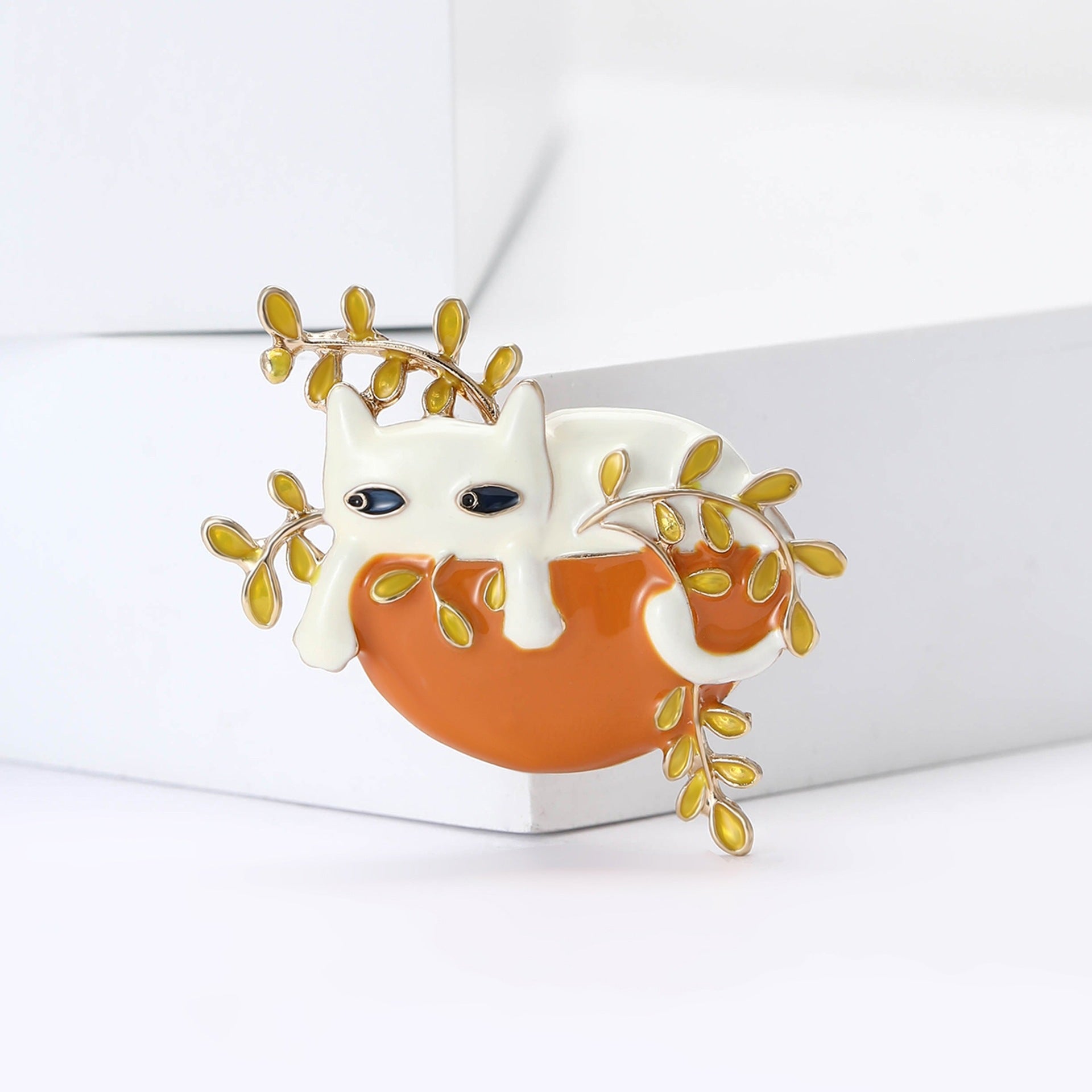 Cat Pin In White Alloy Featuring Enamel Craftsmanship