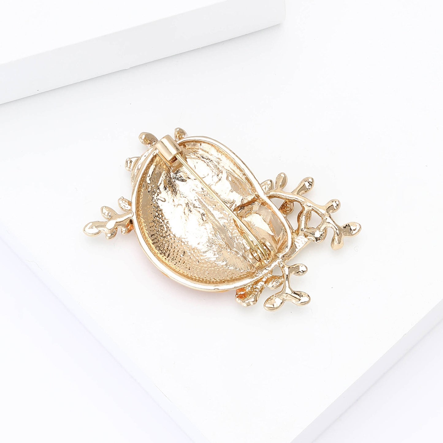 Cat Pin In White Alloy Featuring Enamel Craftsmanship