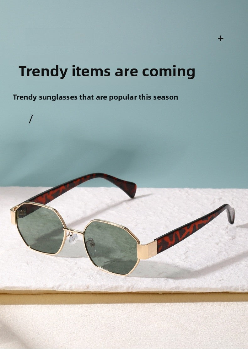 Unisex Full Frame Polygons Sunglasses With PC Lens Material In Gold, Perfect For Summer