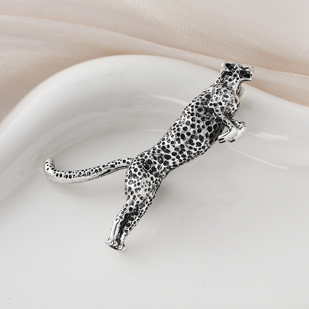Gold Animal Pin Made Of Zinc Alloy Featuring Electroplated Craftsmanship