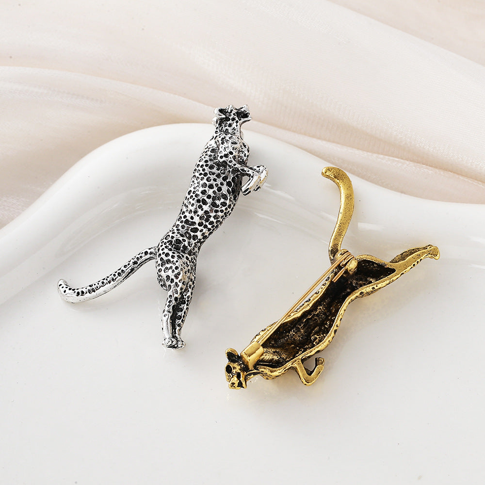 Gold Animal Pin Made Of Zinc Alloy Featuring Electroplated Craftsmanship