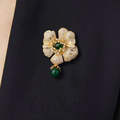 Alloy Flowers Pin With Electroplated Finish In Elegant Gold Tone