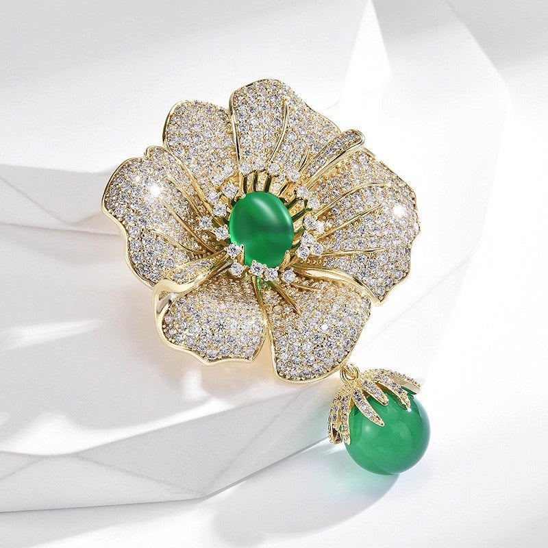Alloy Flowers Pin With Electroplated Finish In Elegant Gold Tone