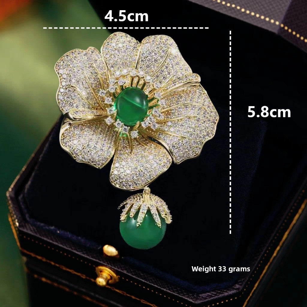Alloy Flowers Pin With Electroplated Finish In Elegant Gold Tone