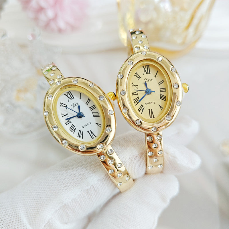 Women's Oval Dial Quartz Watch With Alloy Strap Featuring Ordinary Glass Mirror And Pointer Display
