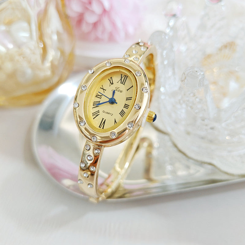 Women's Oval Dial Quartz Watch With Alloy Strap Featuring Ordinary Glass Mirror And Pointer Display