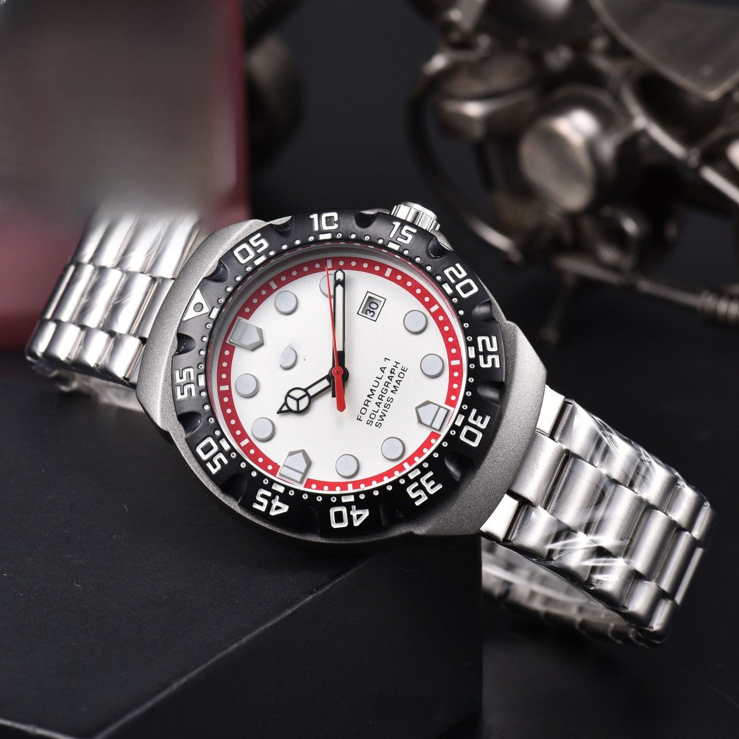 Men's Quartz Watch With Round Dial, Tempered Glass Mirror, Silica Gel Strap, And Pin Buckle