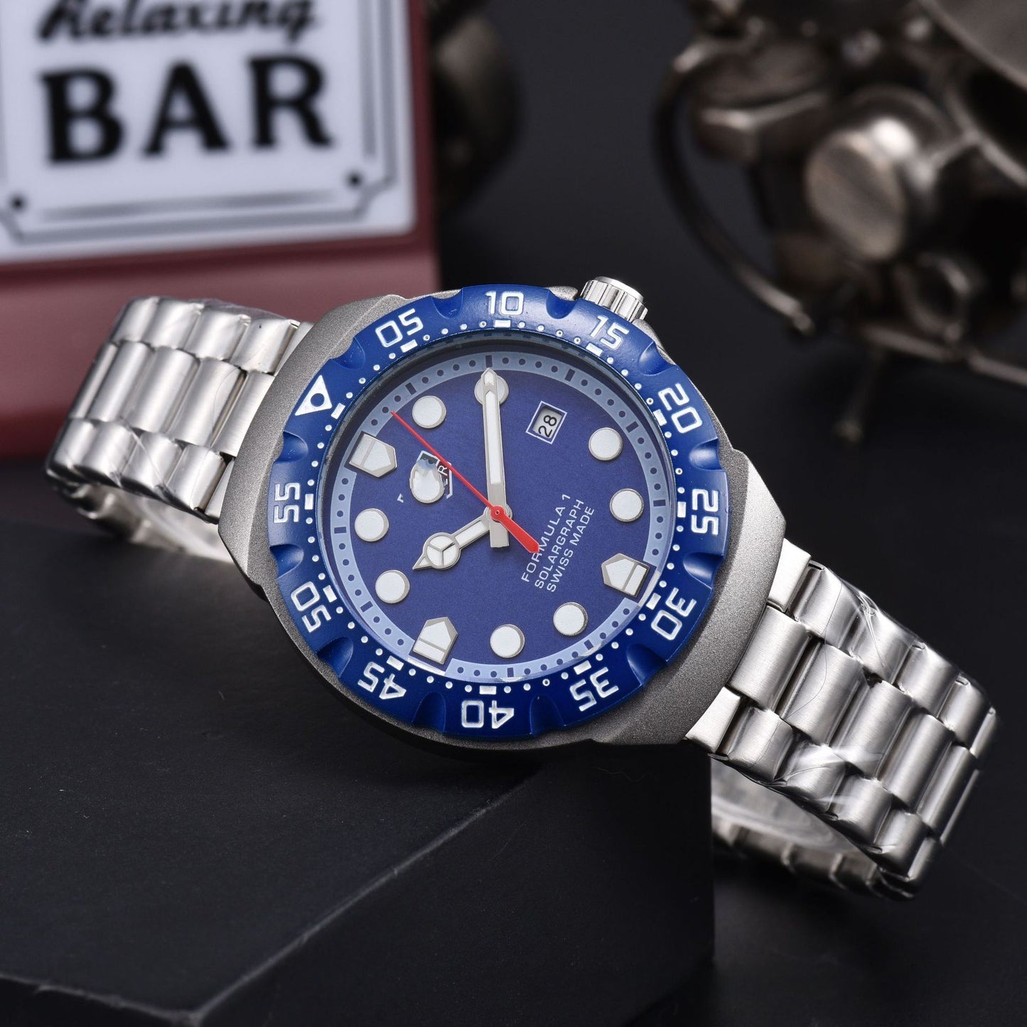 Men's Quartz Watch With Round Dial, Tempered Glass Mirror, Silica Gel Strap, And Pin Buckle
