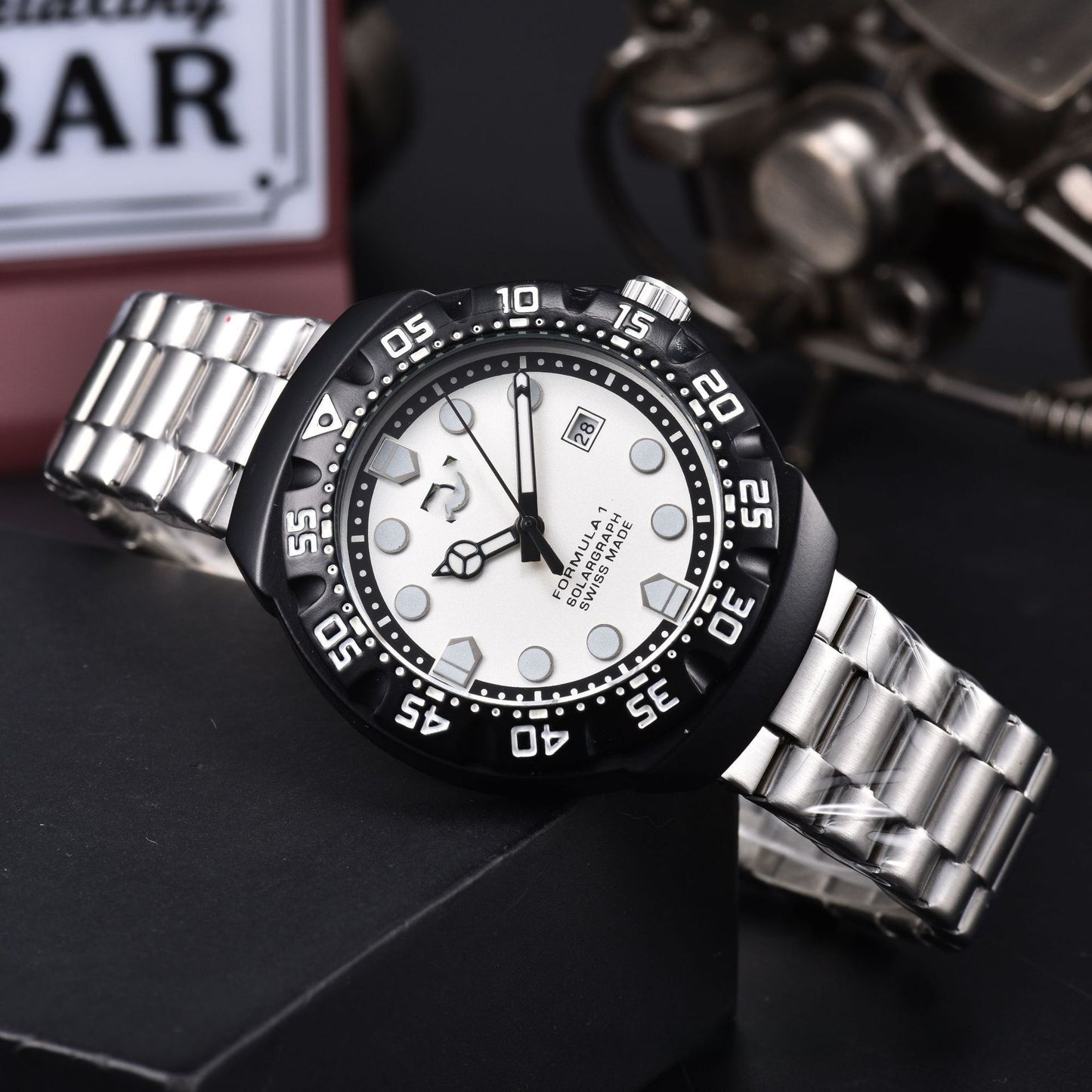 Men's Quartz Watch With Round Dial, Tempered Glass Mirror, Silica Gel Strap, And Pin Buckle