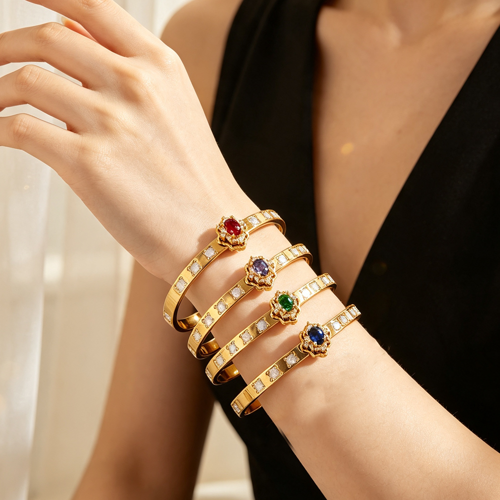 Round Electroplated Bangle For Women In 304 Stainless Steel With 18K Real Gold PVD Coating And Rhinestone Inlay