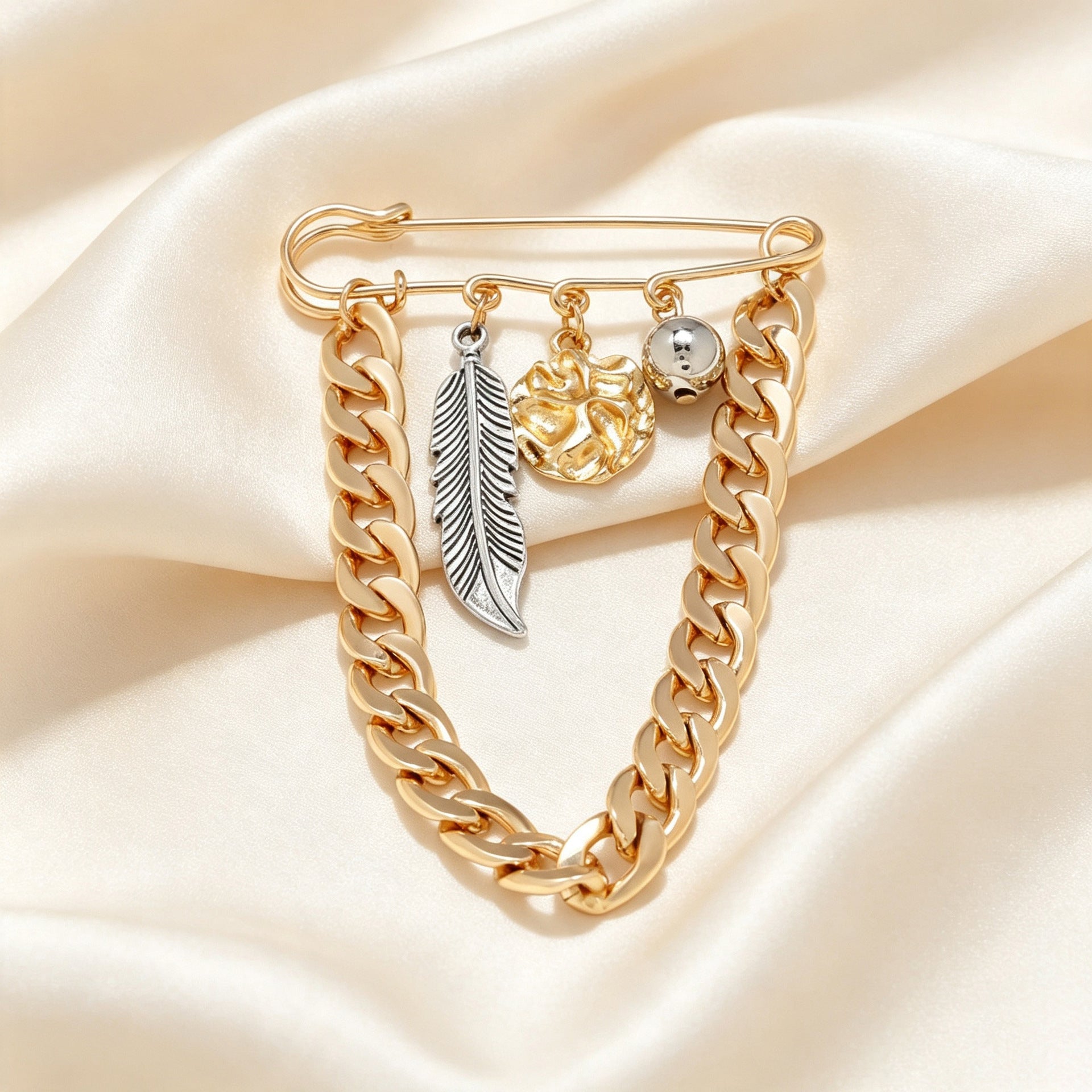 Feather Pin Made Of Alloy With Electroplated Finish, Available In Gold