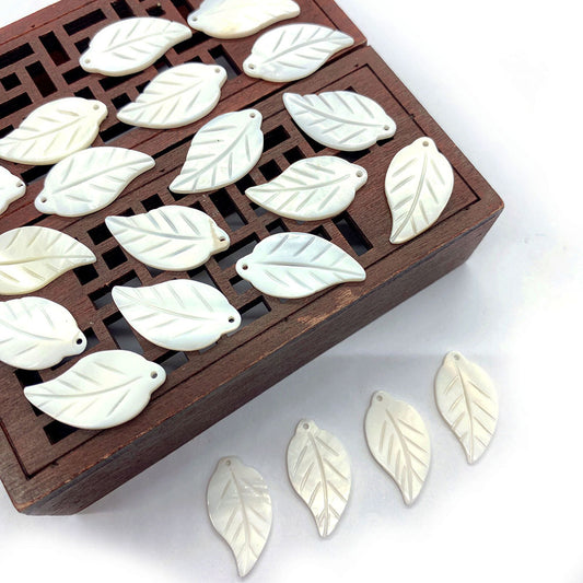 100 PCS White Shell Pendants For Jewelry Making Featuring Carving Craftsmanship