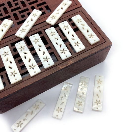 100 PCS Natural Shell Pendants Featuring Carving Craftsmanship, Perfect For Jewelry Making
