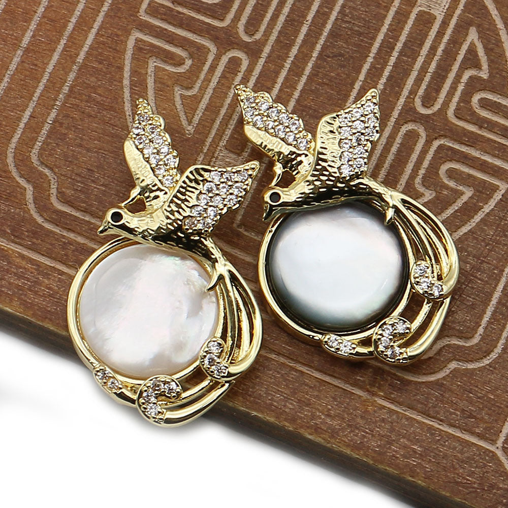Round Shell Pendant With Rhinestones, Electroplated Finish, White Color