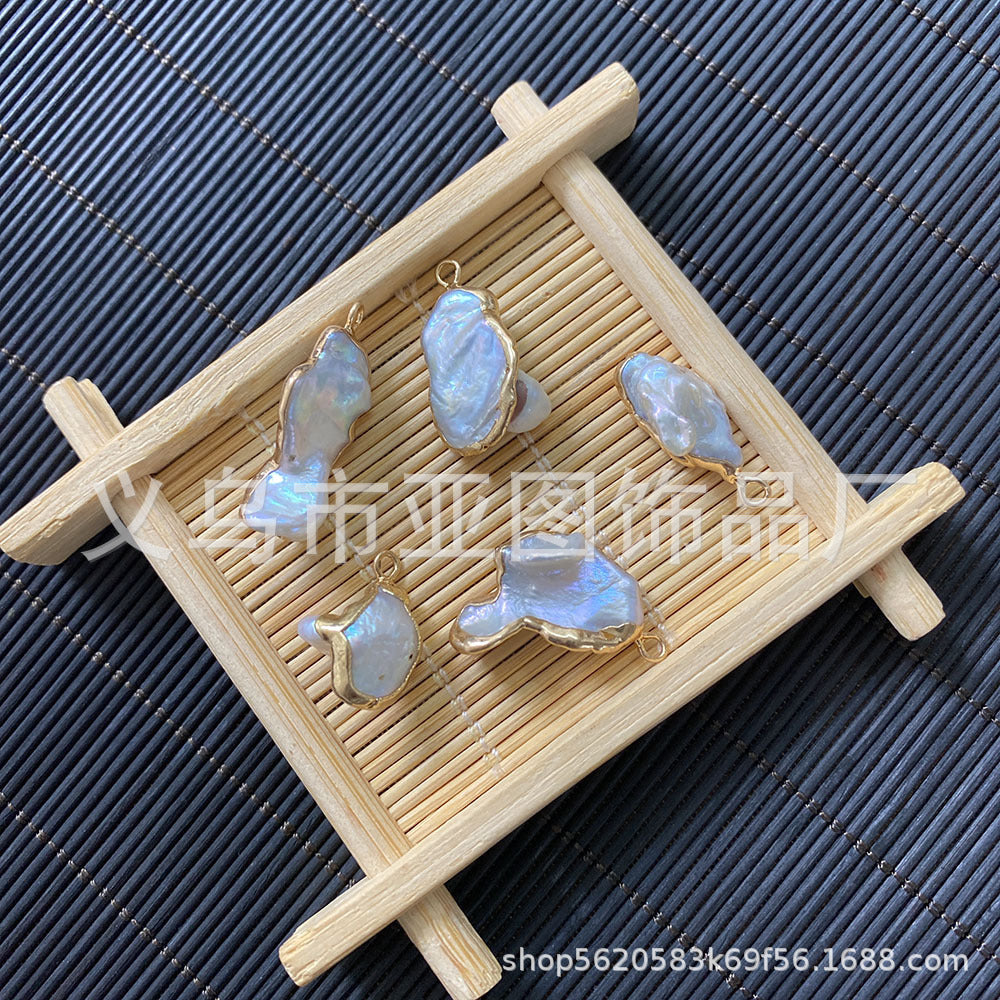 Natural Freshwater Pearl Pendant Featuring Irregular Craftsmanship With Freshwater Pearl Inlay