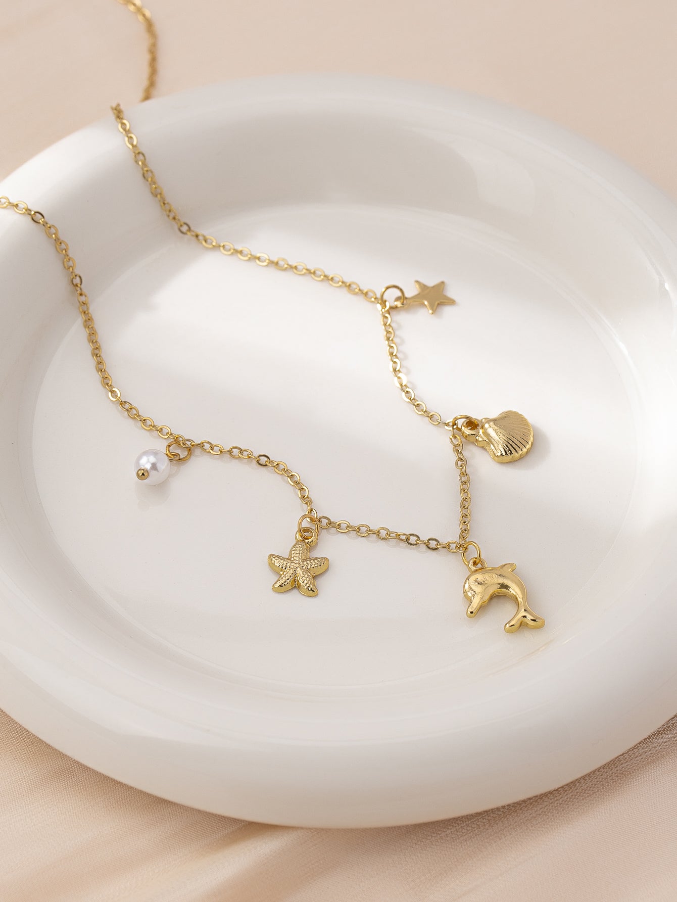 Bohemian Three-dimensional Starfish Necklace For Women With Golden Plated Zinc Alloy And Foxtail Chain