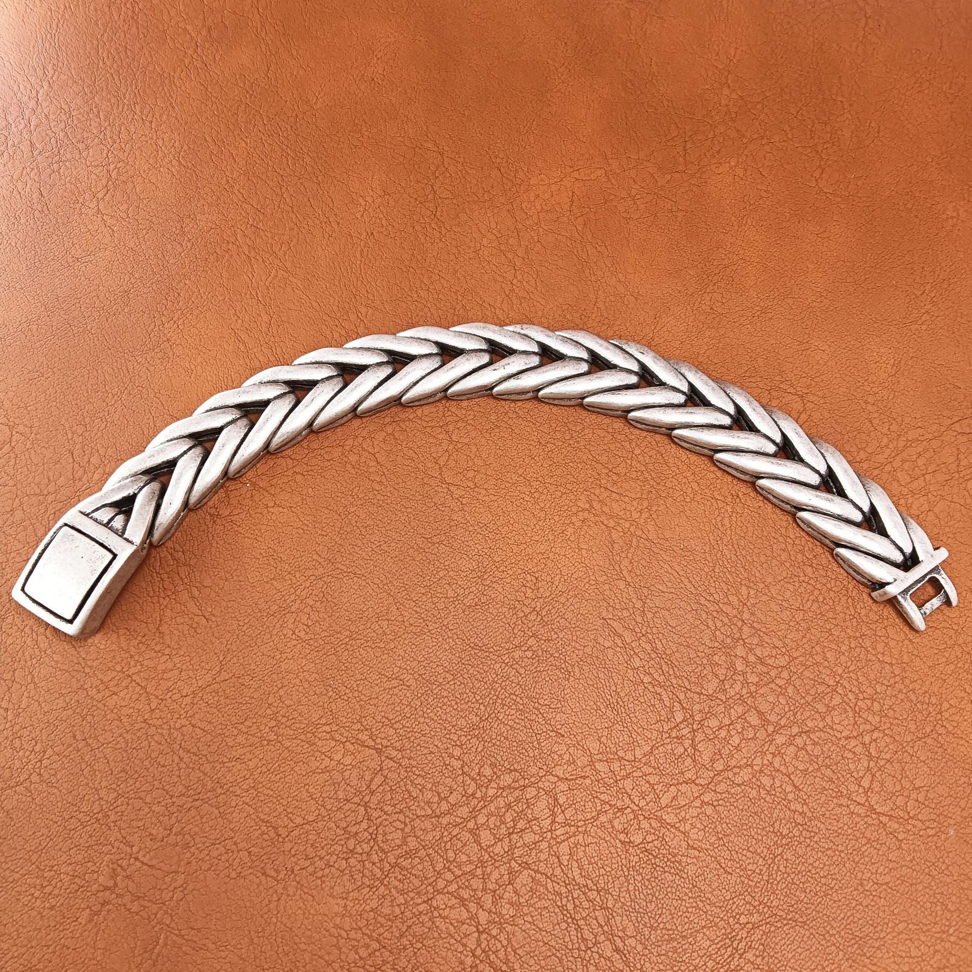 Handmade Hip-Hop Lines Bracelets In Stainless Steel With Titanium Steel Chain, Unisex Design