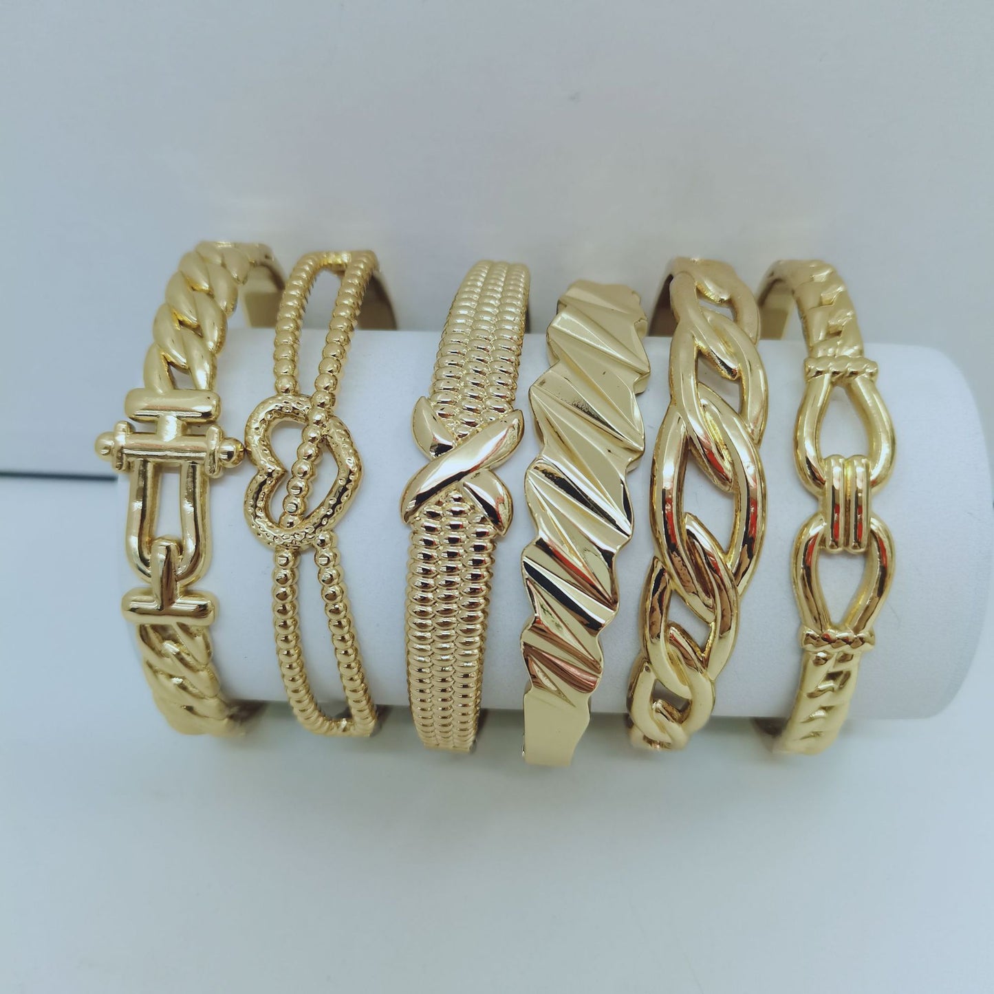 Round Bangle For Women In 304 Stainless Steel With Electroplated Gold Plating