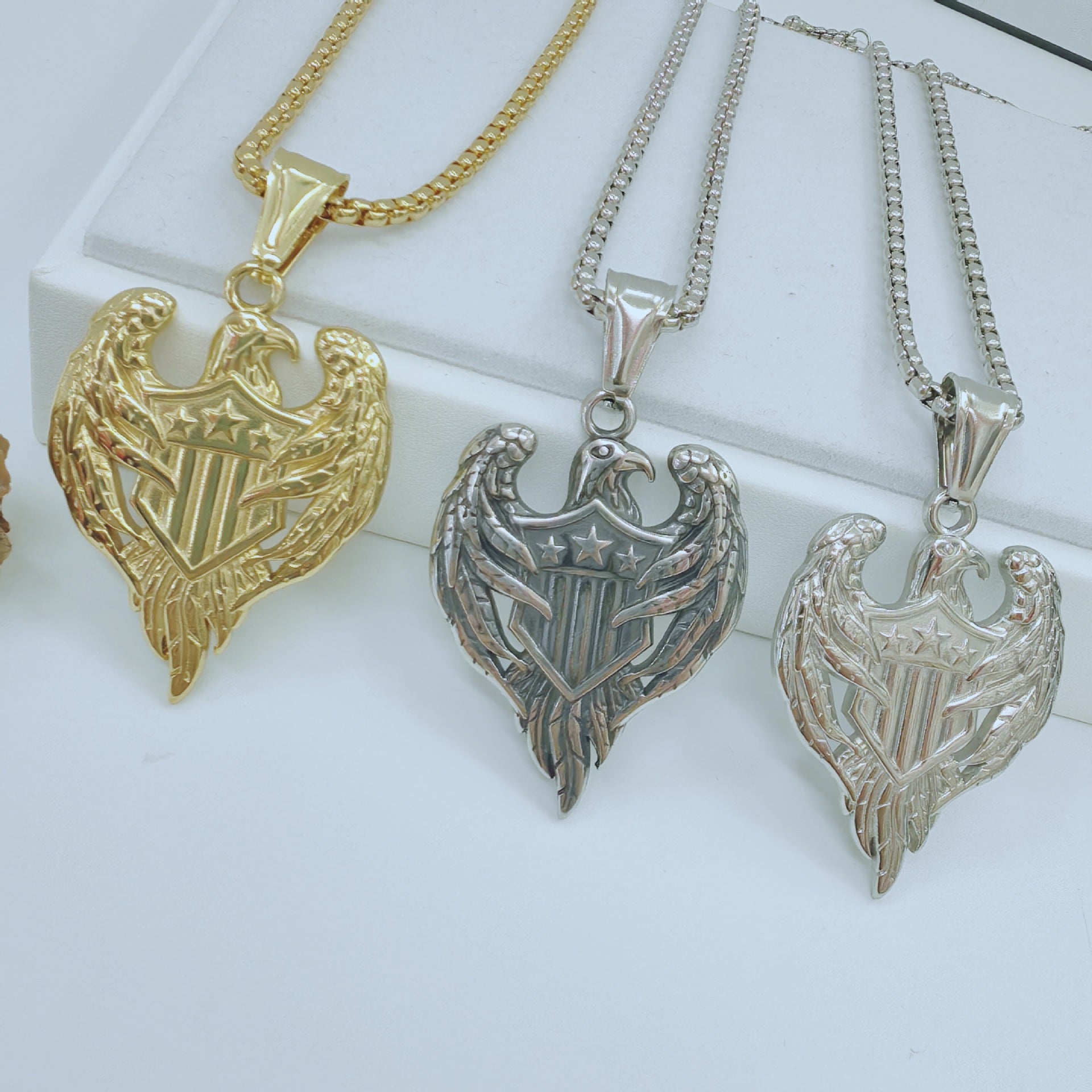 Men's Polished 304 Stainless Steel Animal Pendant In Gold, Perfect For Summer Wear