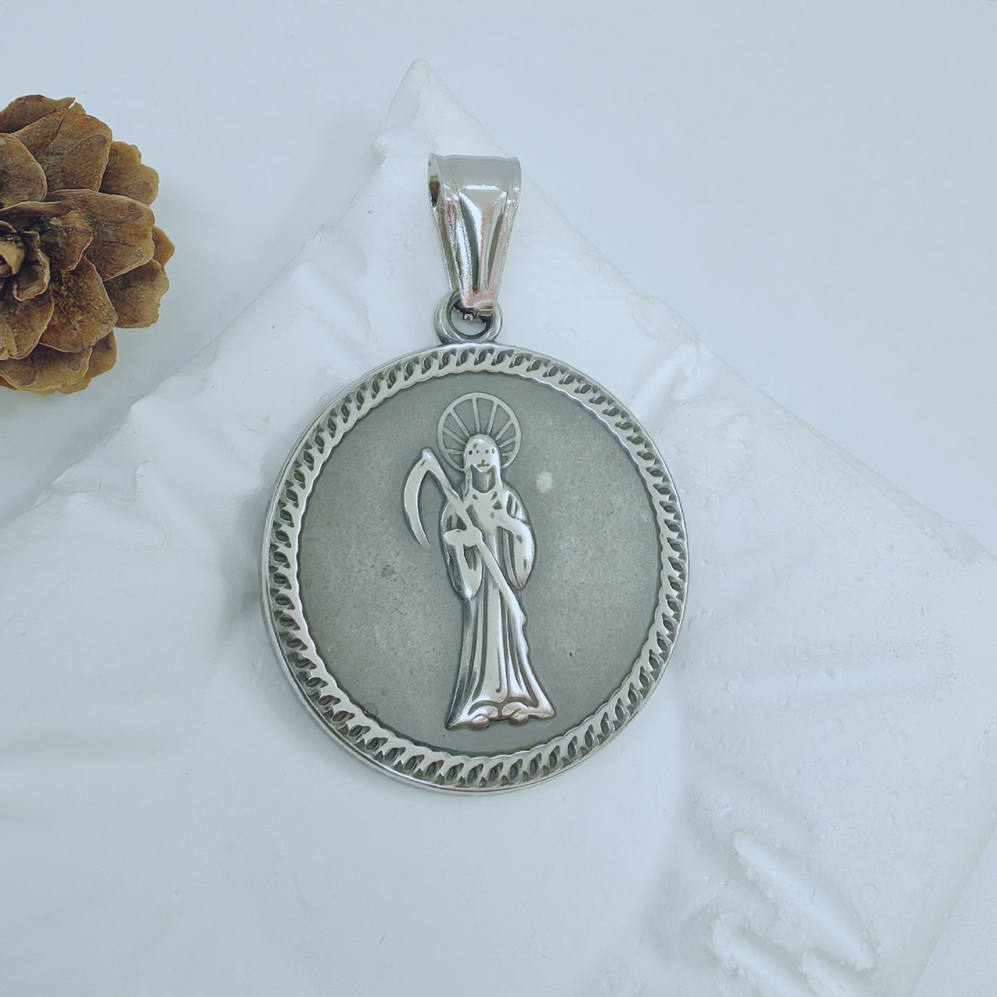 Eye Pendant In 304 Stainless Steel With Electroplated Gold Plating, Featuring Titanium Steel Chain In Simple Style For Men