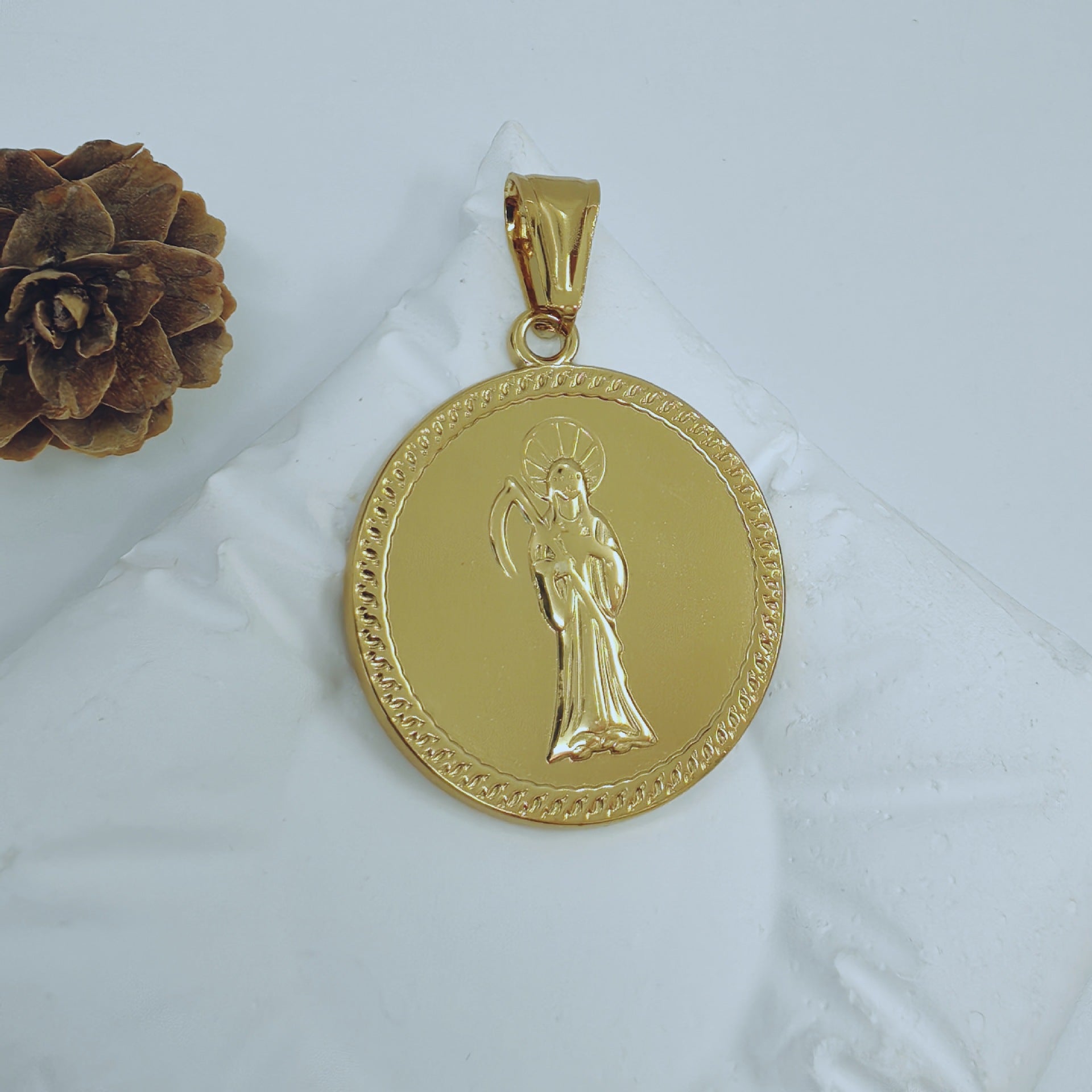 Eye Pendant In 304 Stainless Steel With Electroplated Gold Plating, Featuring Titanium Steel Chain In Simple Style For Men