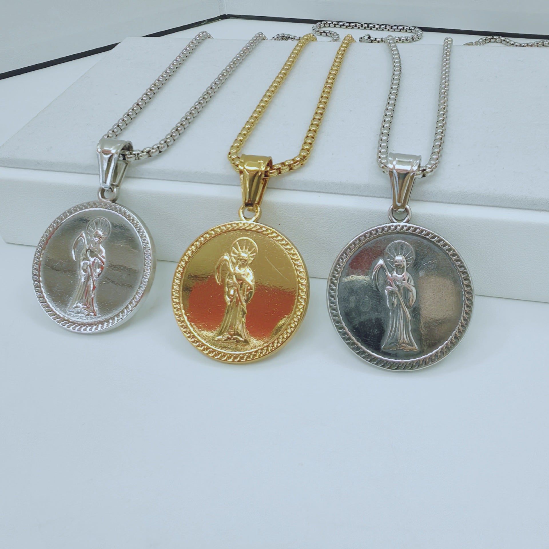 Eye Pendant In 304 Stainless Steel With Electroplated Gold Plating, Featuring Titanium Steel Chain In Simple Style For Men