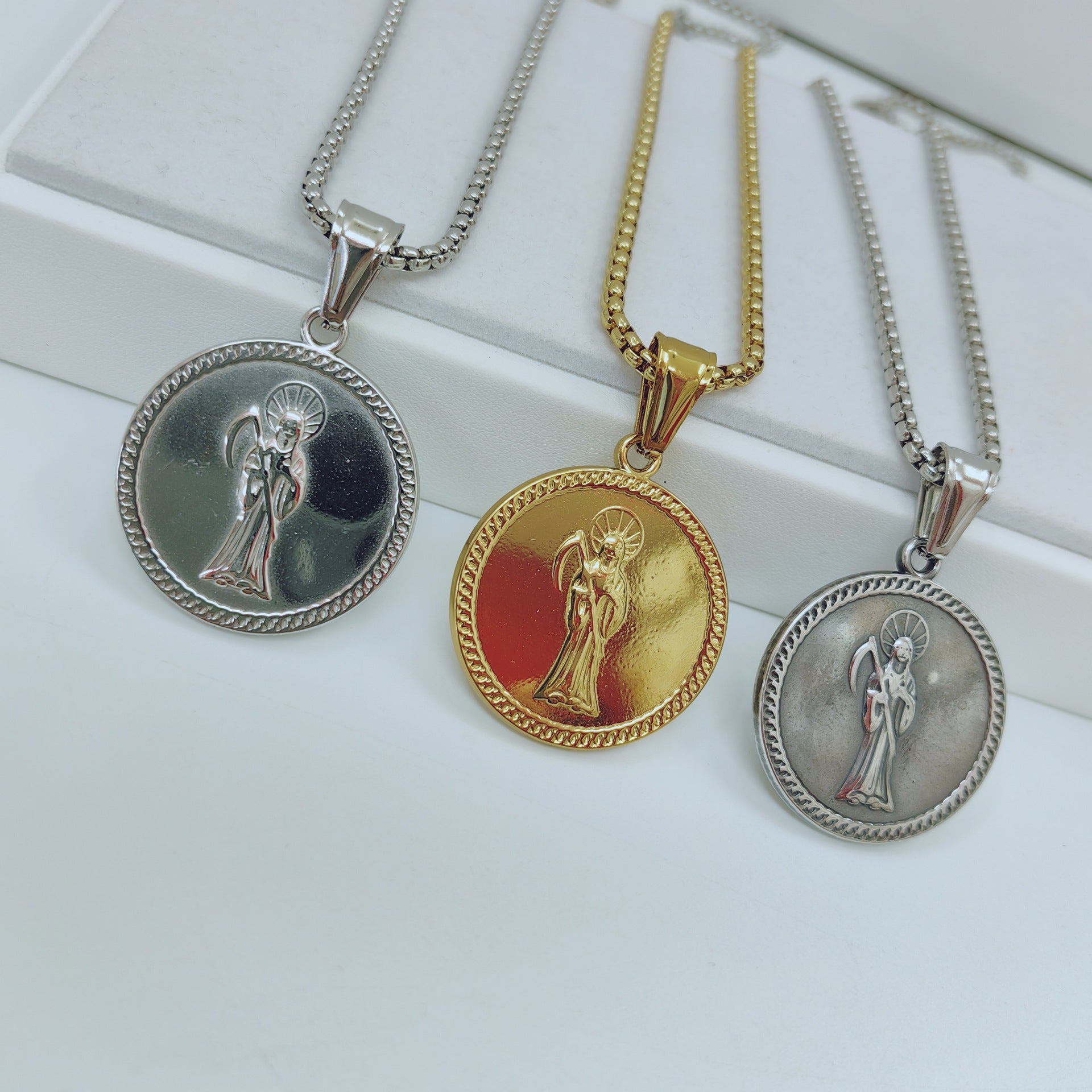 Eye Pendant In 304 Stainless Steel With Electroplated Gold Plating, Featuring Titanium Steel Chain In Simple Style For Men