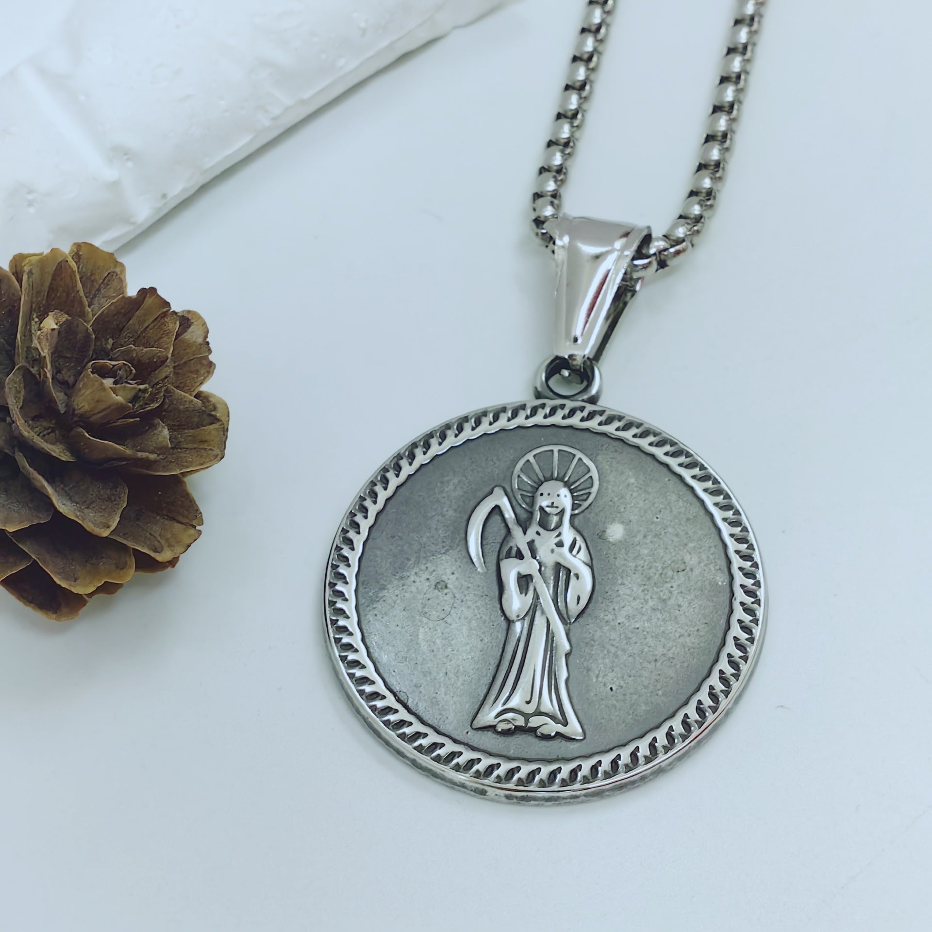 Eye Pendant In 304 Stainless Steel With Electroplated Gold Plating, Featuring Titanium Steel Chain In Simple Style For Men