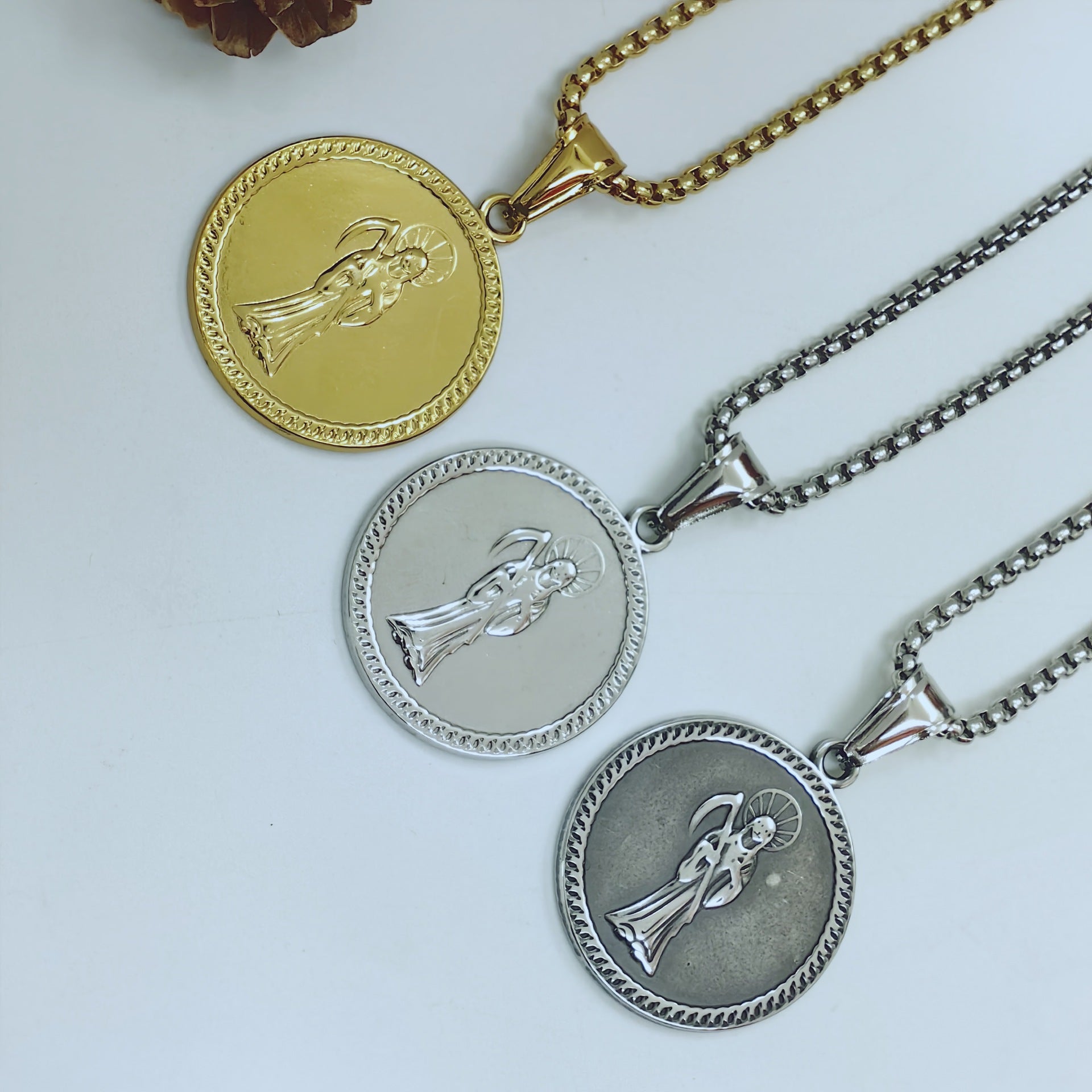 Eye Pendant In 304 Stainless Steel With Electroplated Gold Plating, Featuring Titanium Steel Chain In Simple Style For Men