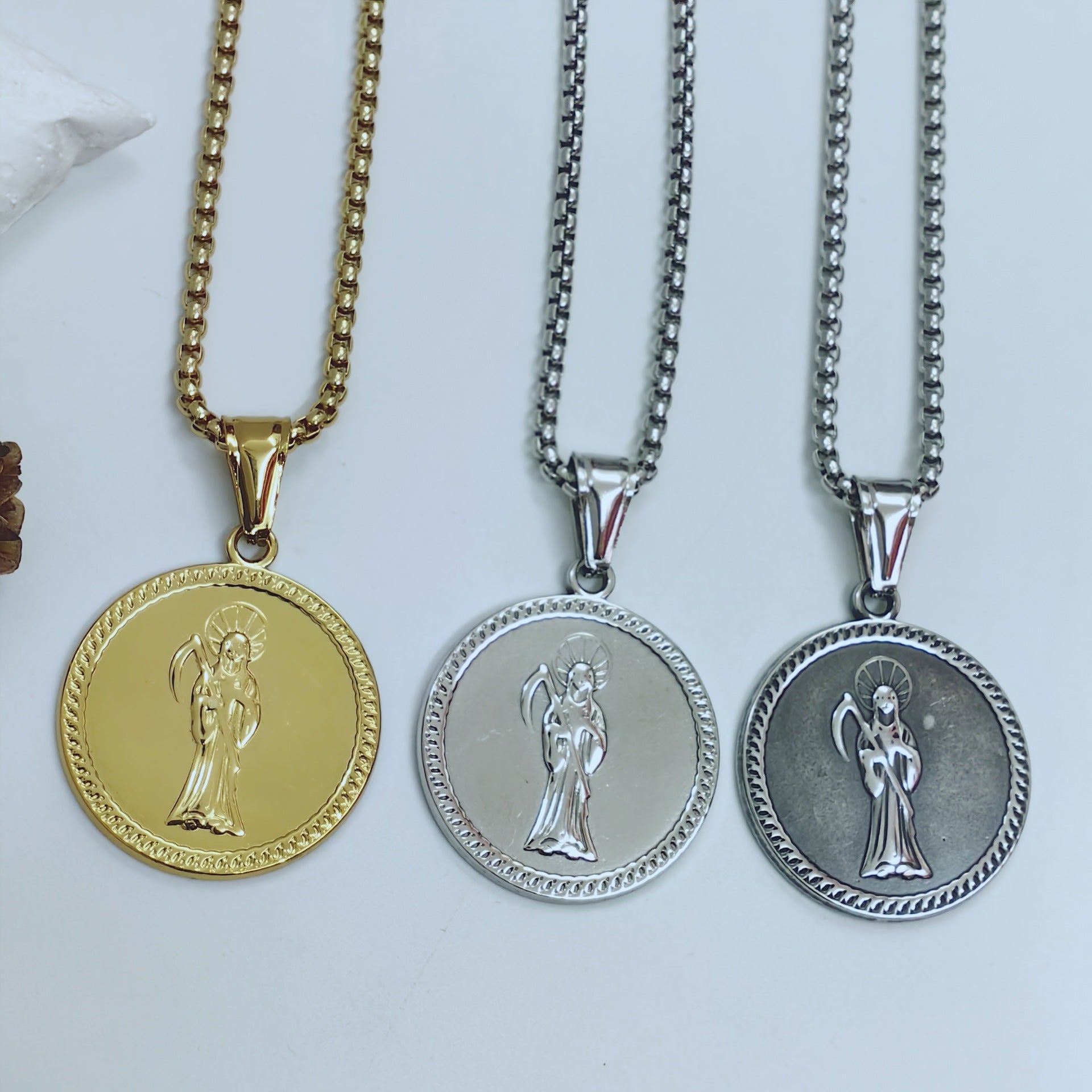Eye Pendant In 304 Stainless Steel With Electroplated Gold Plating, Featuring Titanium Steel Chain In Simple Style For Men