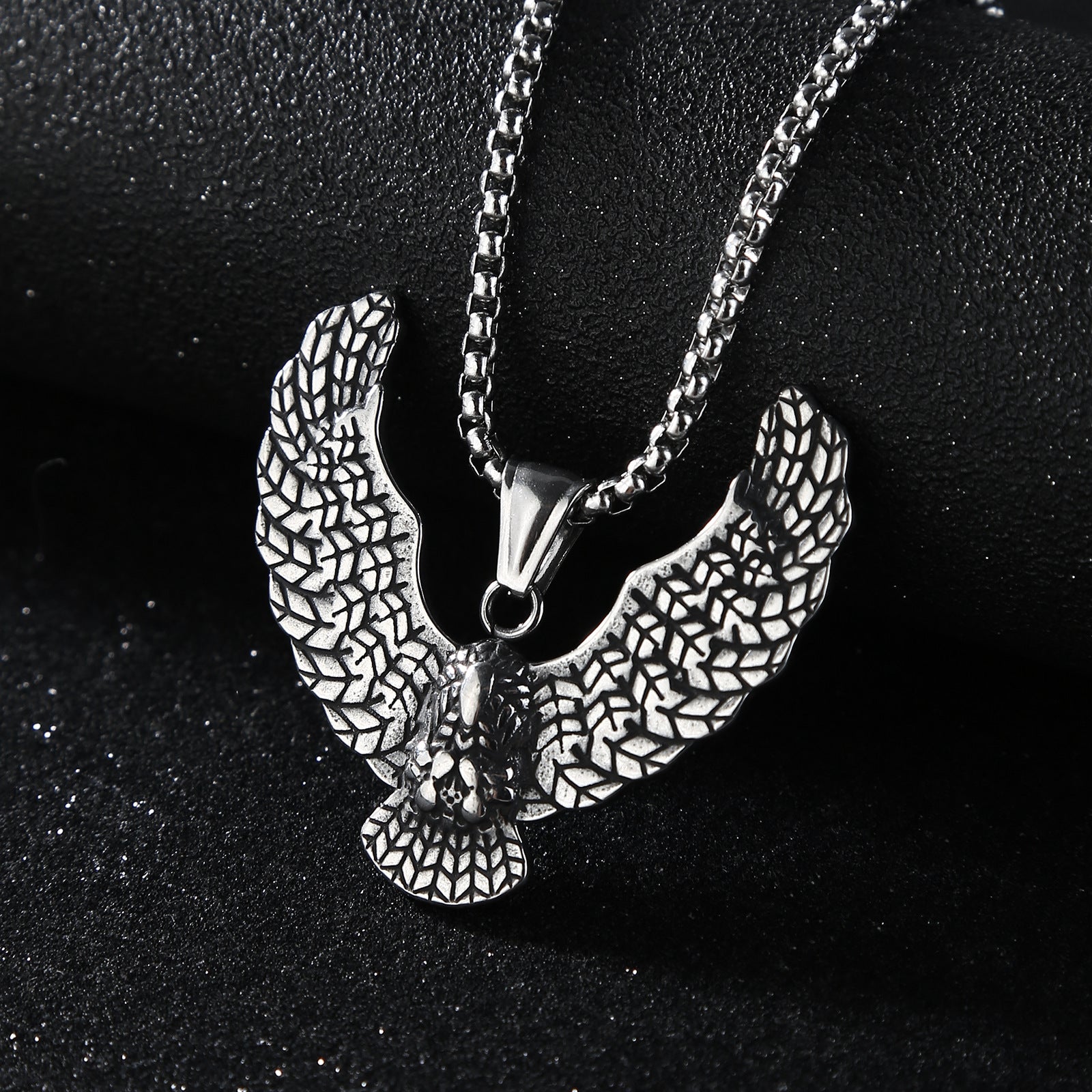 Men's Animal Pendant Made Of Durable 304 Stainless Steel In Elegant Gold Finish
