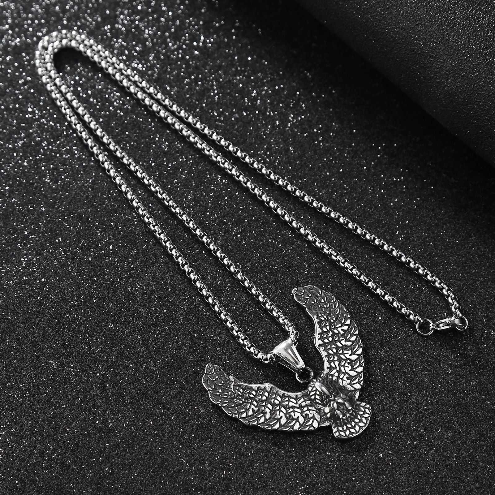 Men's Animal Pendant Made Of Durable 304 Stainless Steel In Elegant Gold Finish