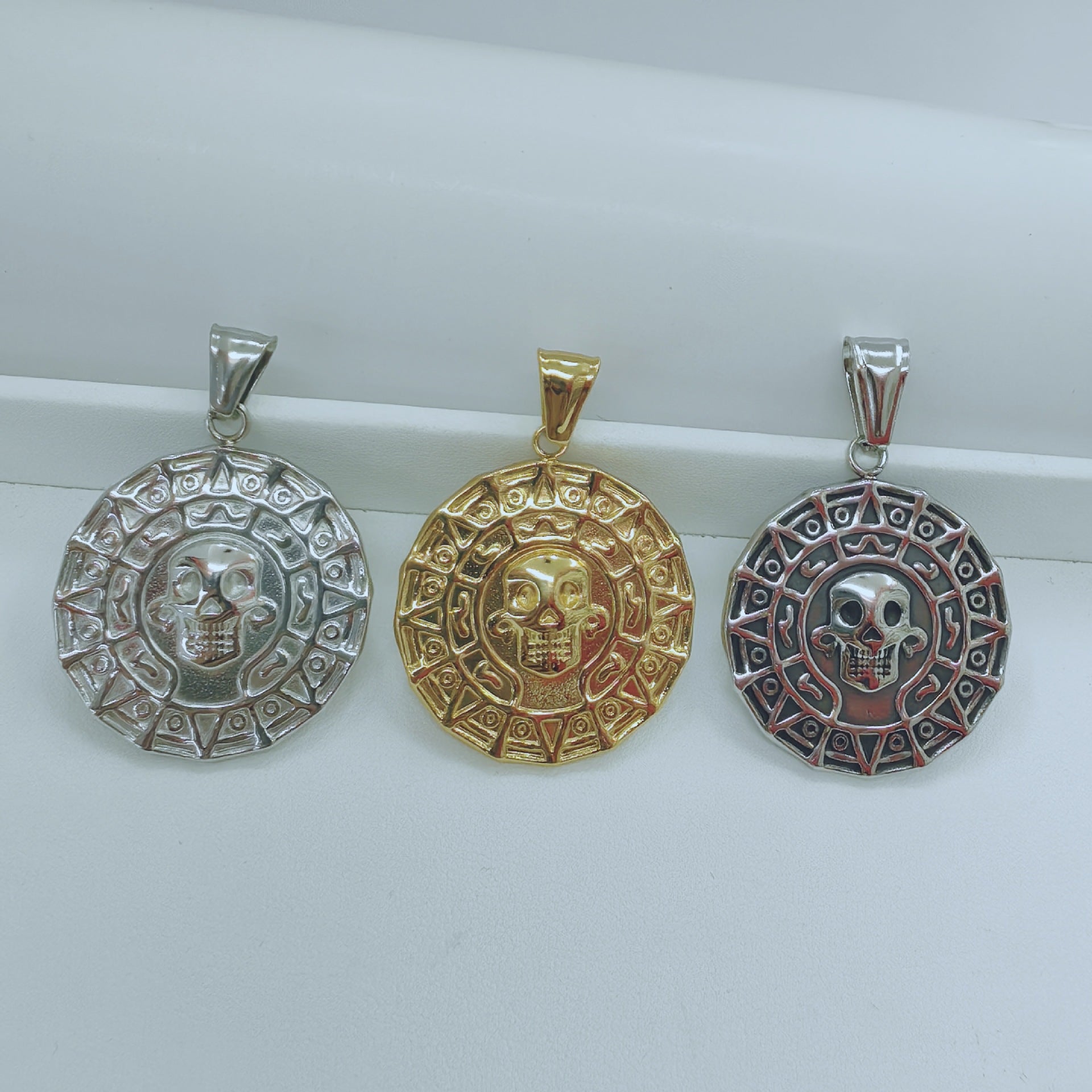 Geometric Metal Pendant For Men Featuring Enamel Craftsmanship In Steel Color
