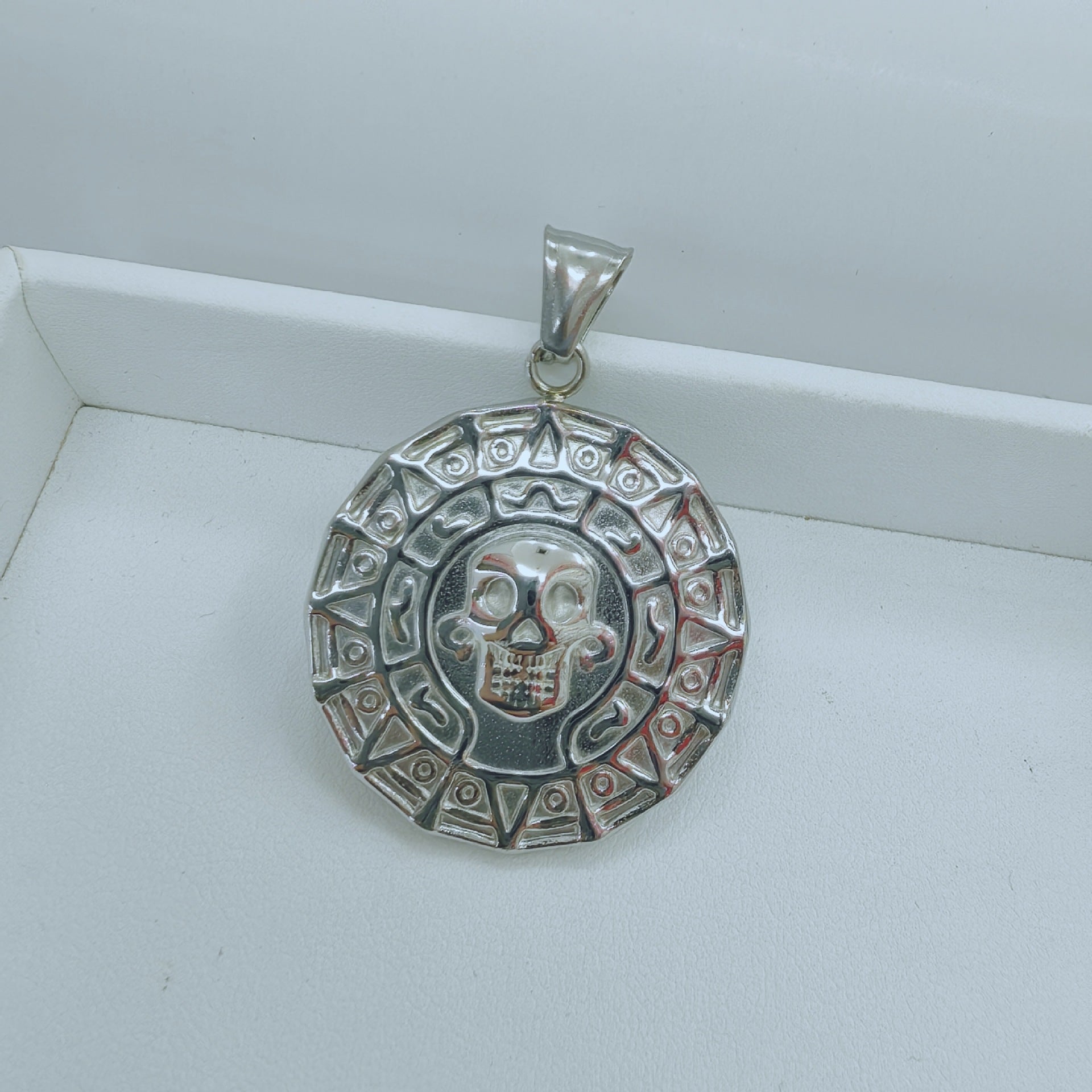 Geometric Metal Pendant For Men Featuring Enamel Craftsmanship In Steel Color