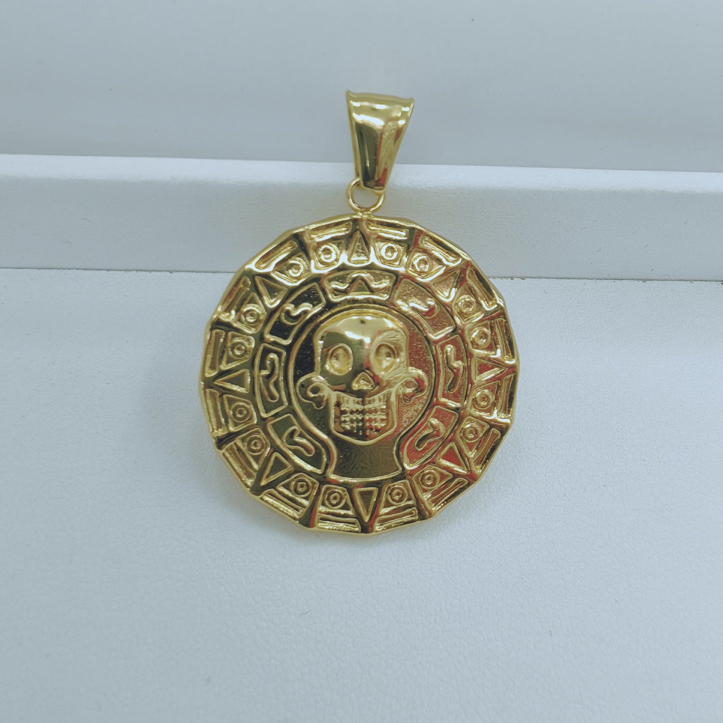 Geometric Metal Pendant For Men Featuring Enamel Craftsmanship In Steel Color