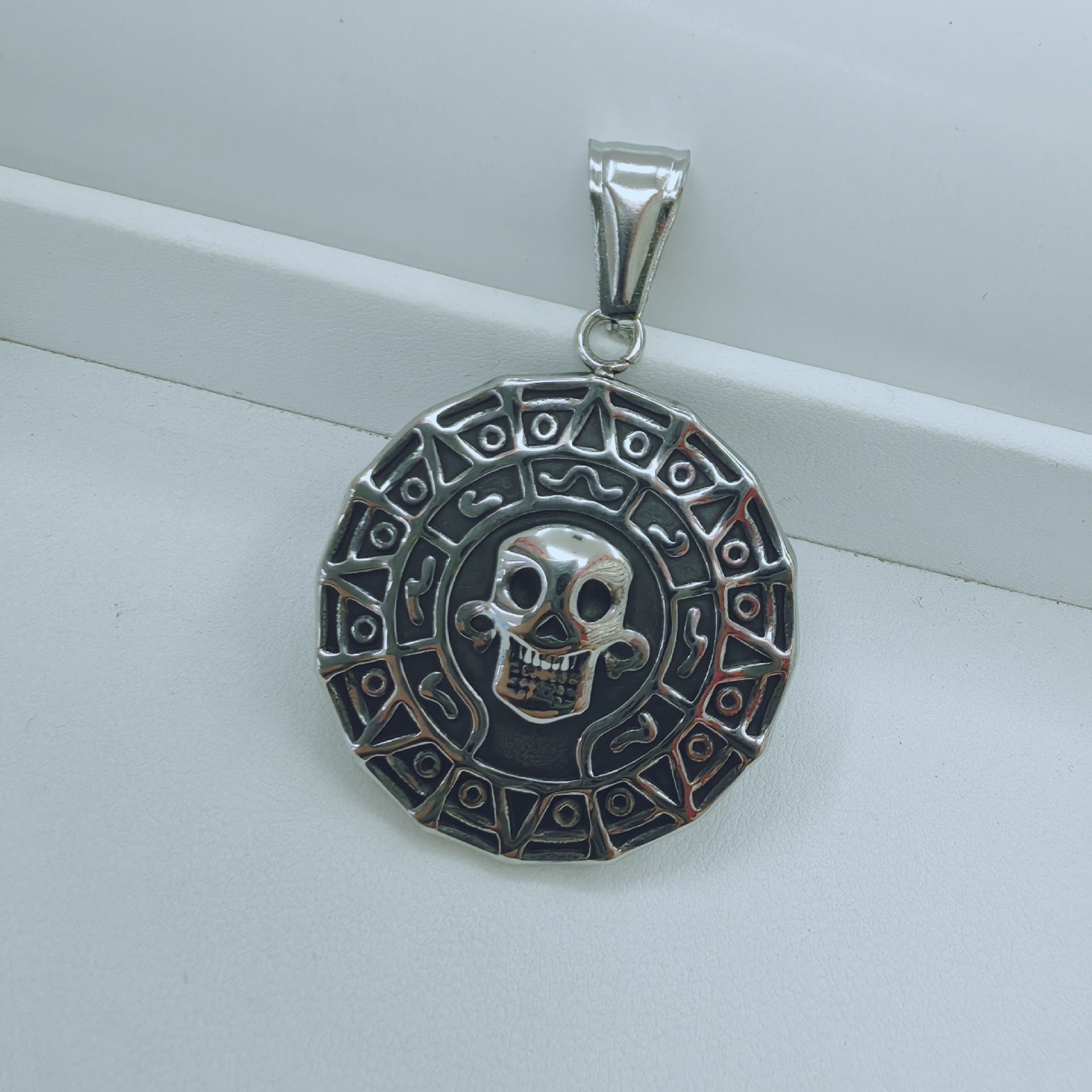 Geometric Metal Pendant For Men Featuring Enamel Craftsmanship In Steel Color