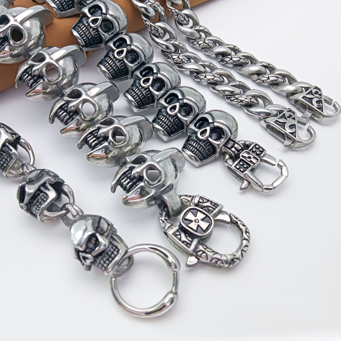 Unisex Hip-Hop Lines Bracelet Featuring Titanium Steel Chain And Stainless Steel In Steel Color