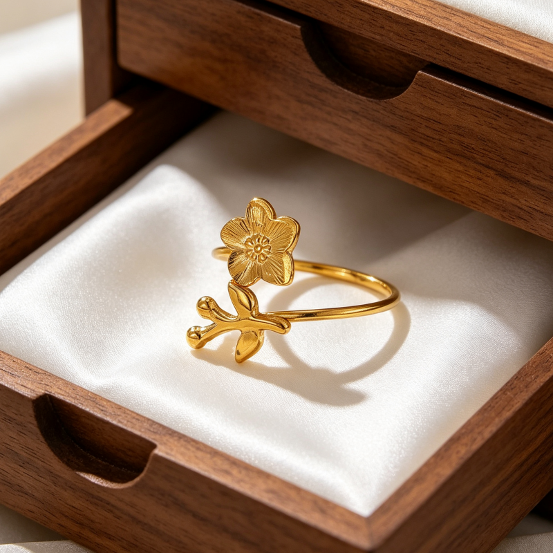 Unisex Flowers Ring In Simple Style, Waterproof Non Tarnish 304 Stainless Steel With 18K Real Gold PVD Coating