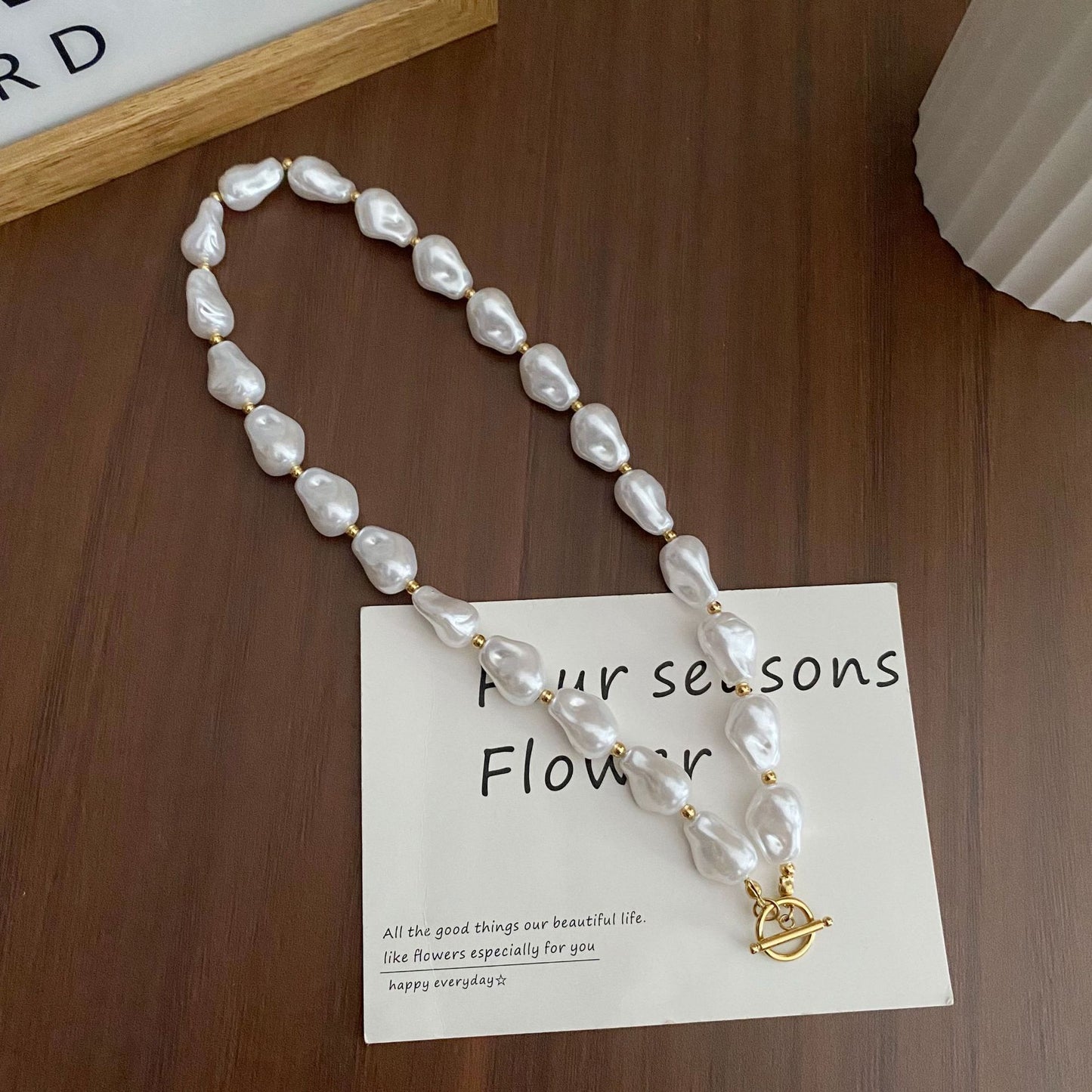 Exaggerated Pearl Choker Necklace With Resin And Baroque Pearl Inlay, Featuring Beaded Chain, Unisex Design
