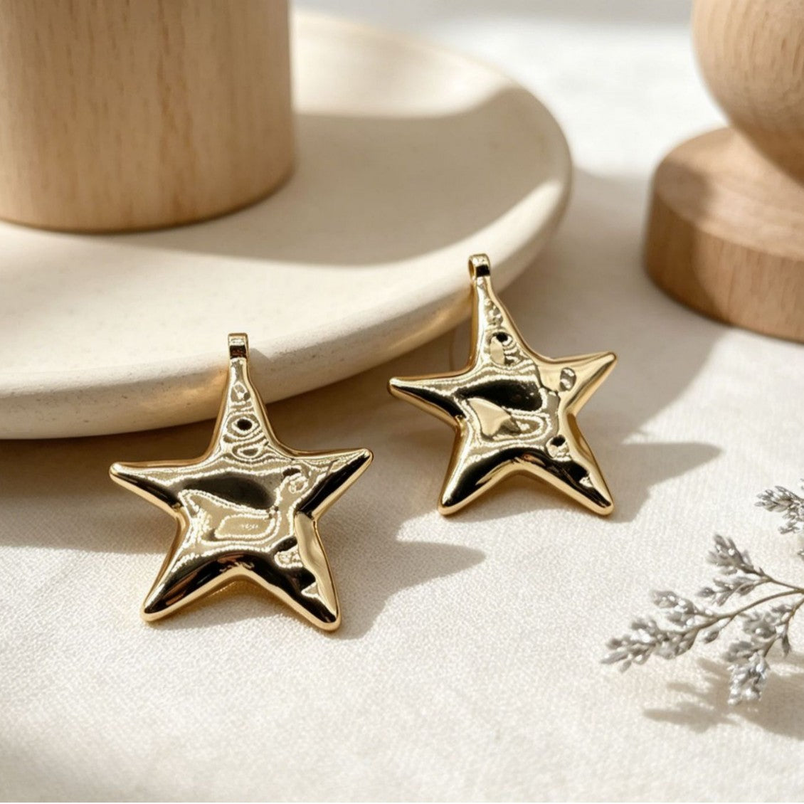 Simple Style Star Pendant In Zinc Alloy With Electroplated Gold Plating, Perfect For Summer Wear