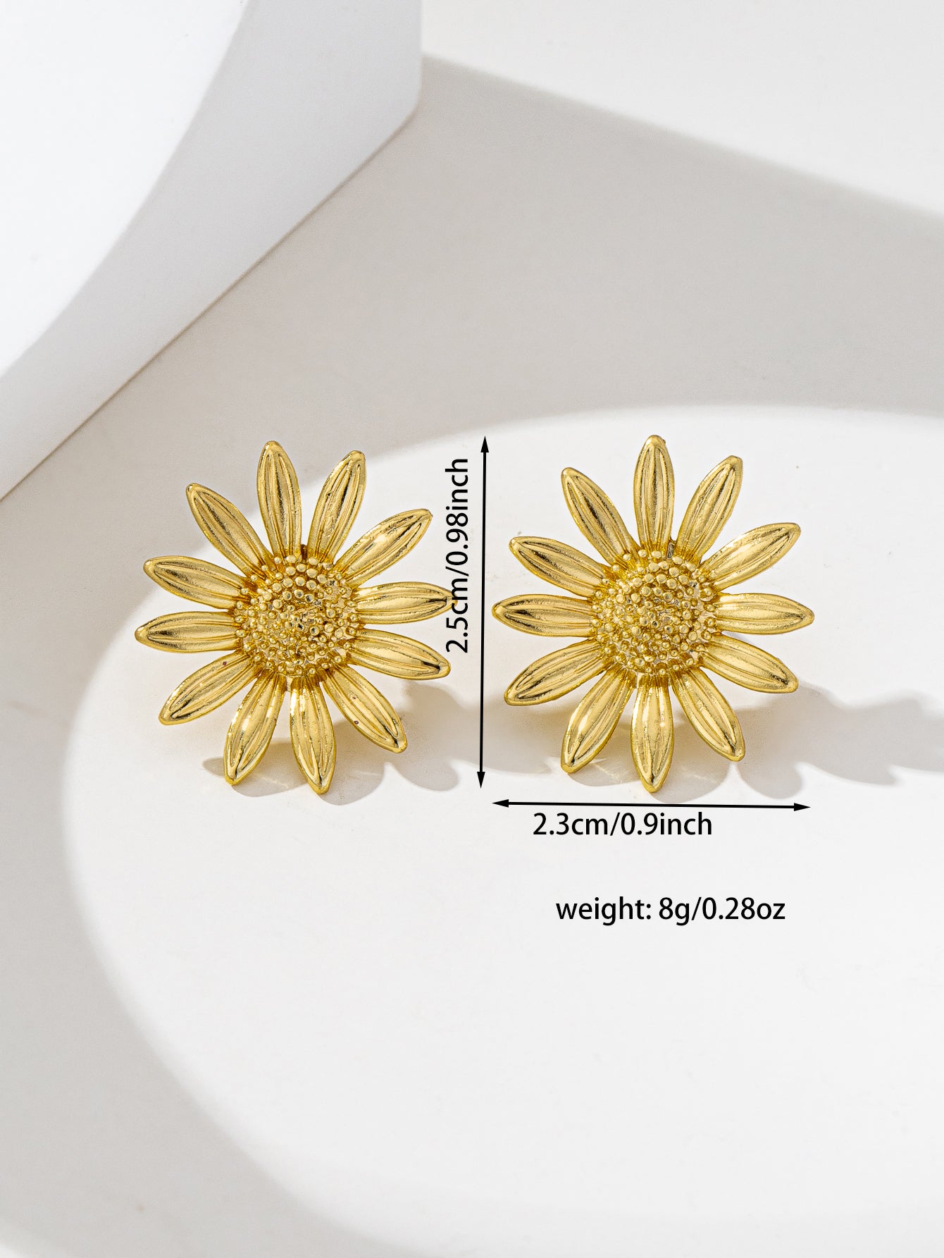 Bohemian Unisex Stud Earrings With Three-dimensional Flower Design In Golden Plated Zinc Alloy And Iron Posts