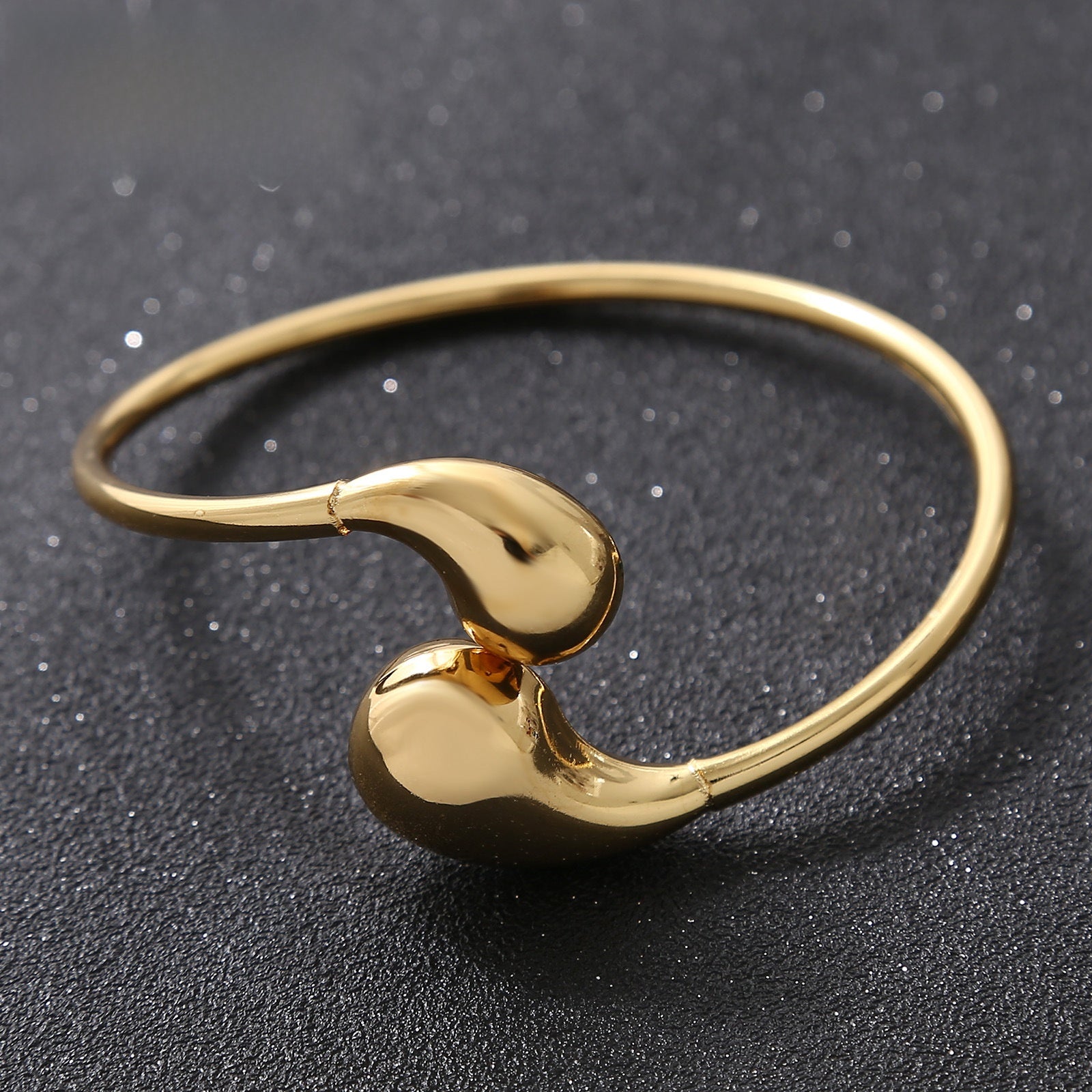 Electroplated Gold Titanium Steel Circle Bangle Featuring Durable Design