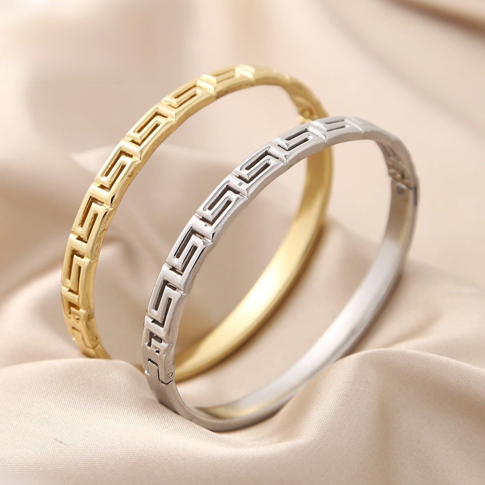 Round Bangle For Women In 304 Stainless Steel With Electroplated Gold Plating