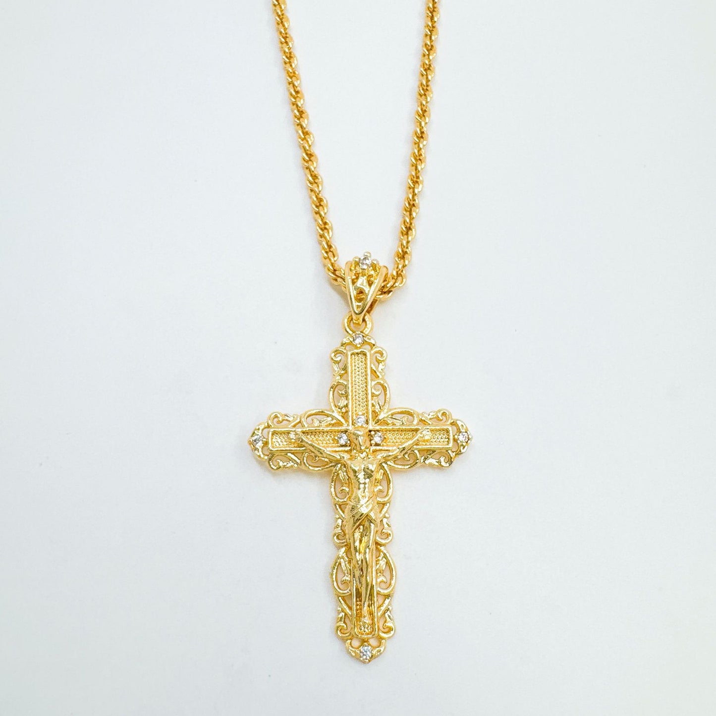 Vintage Style Cross Pendant Necklace For Women With 18K Real Gold Plated Copper Pendant And Cable Chain