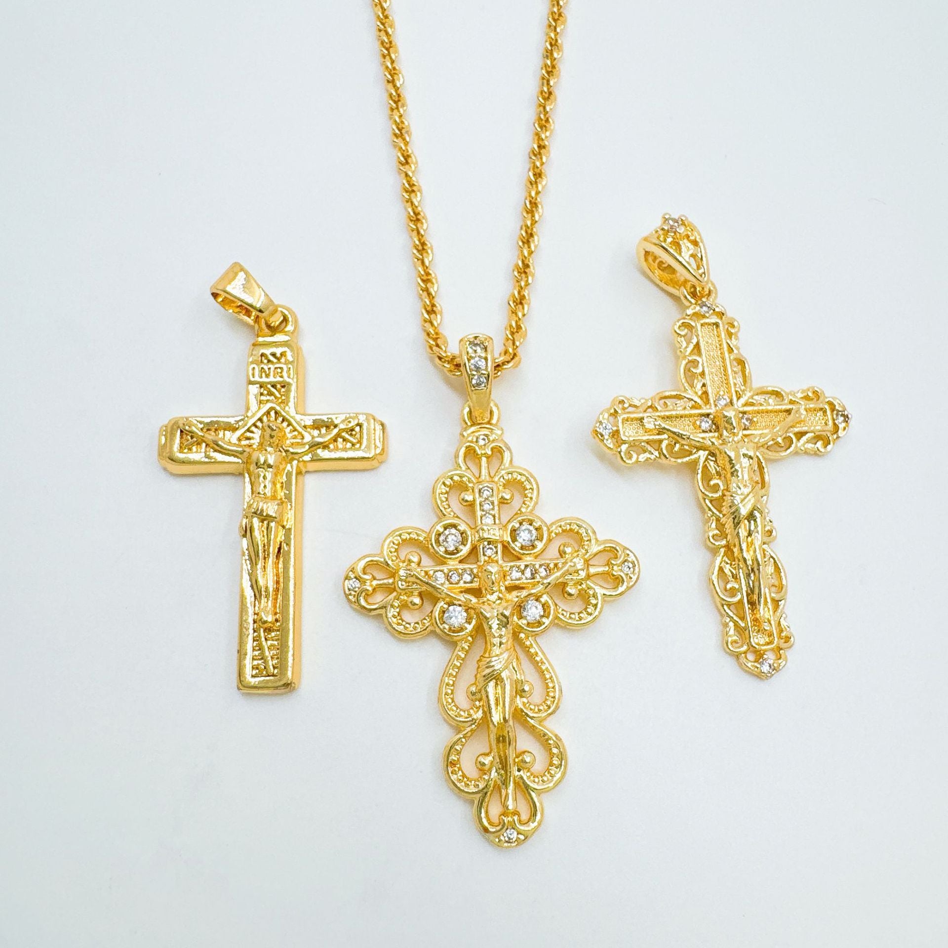 Vintage Style Cross Pendant Necklace For Women With 18K Real Gold Plated Copper Pendant And Cable Chain