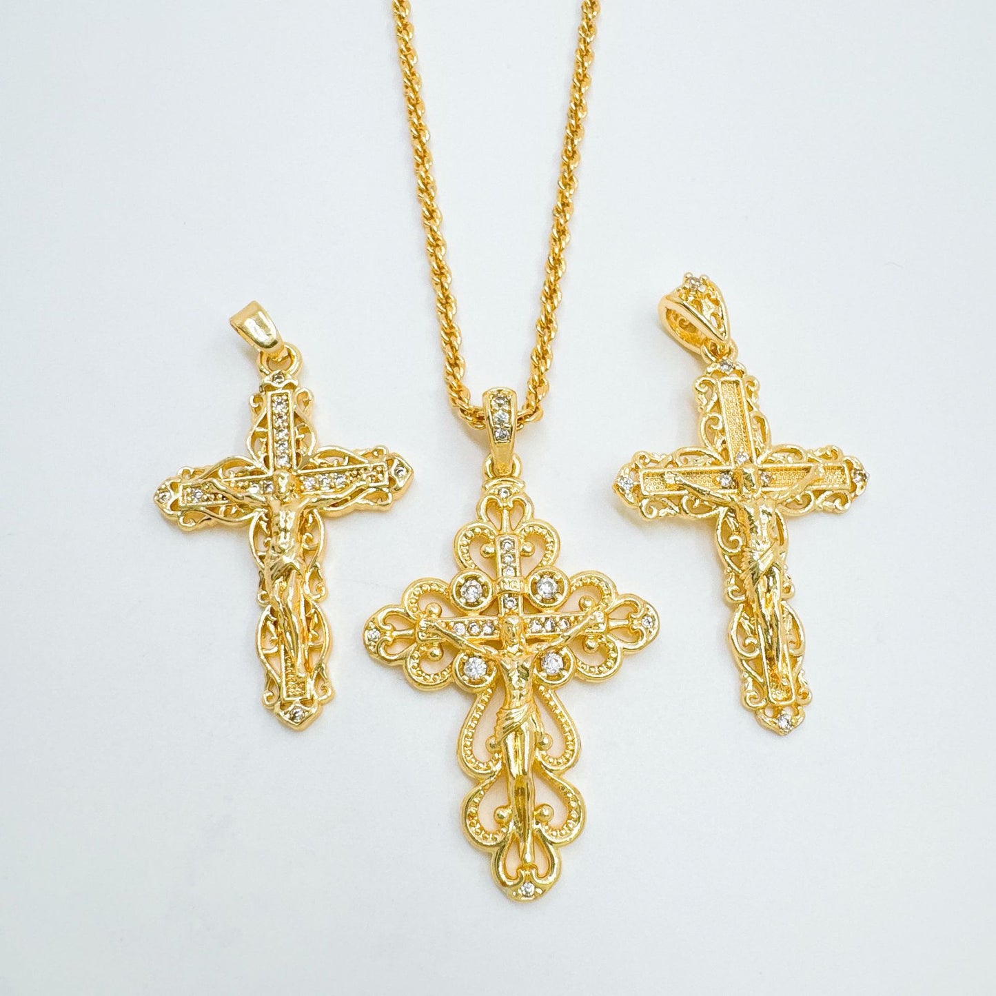 Vintage Style Cross Pendant Necklace For Women With 18K Real Gold Plated Copper Pendant And Cable Chain