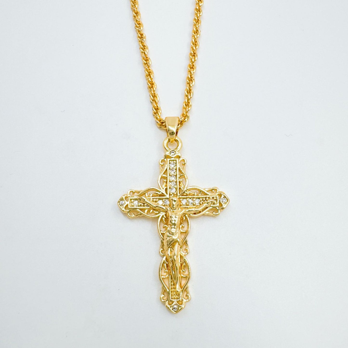 Vintage Style Cross Pendant Necklace For Women With 18K Real Gold Plated Copper Pendant And Cable Chain