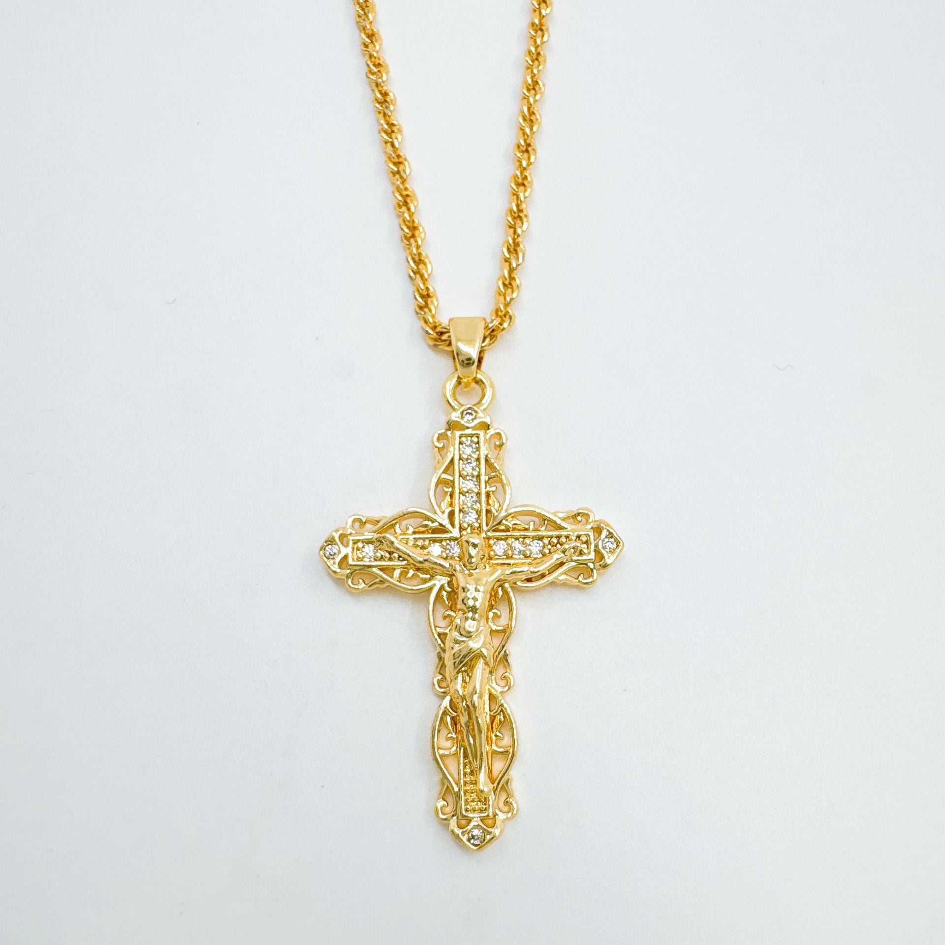 Vintage Style Cross Pendant Necklace For Women With 18K Real Gold Plated Copper Pendant And Cable Chain