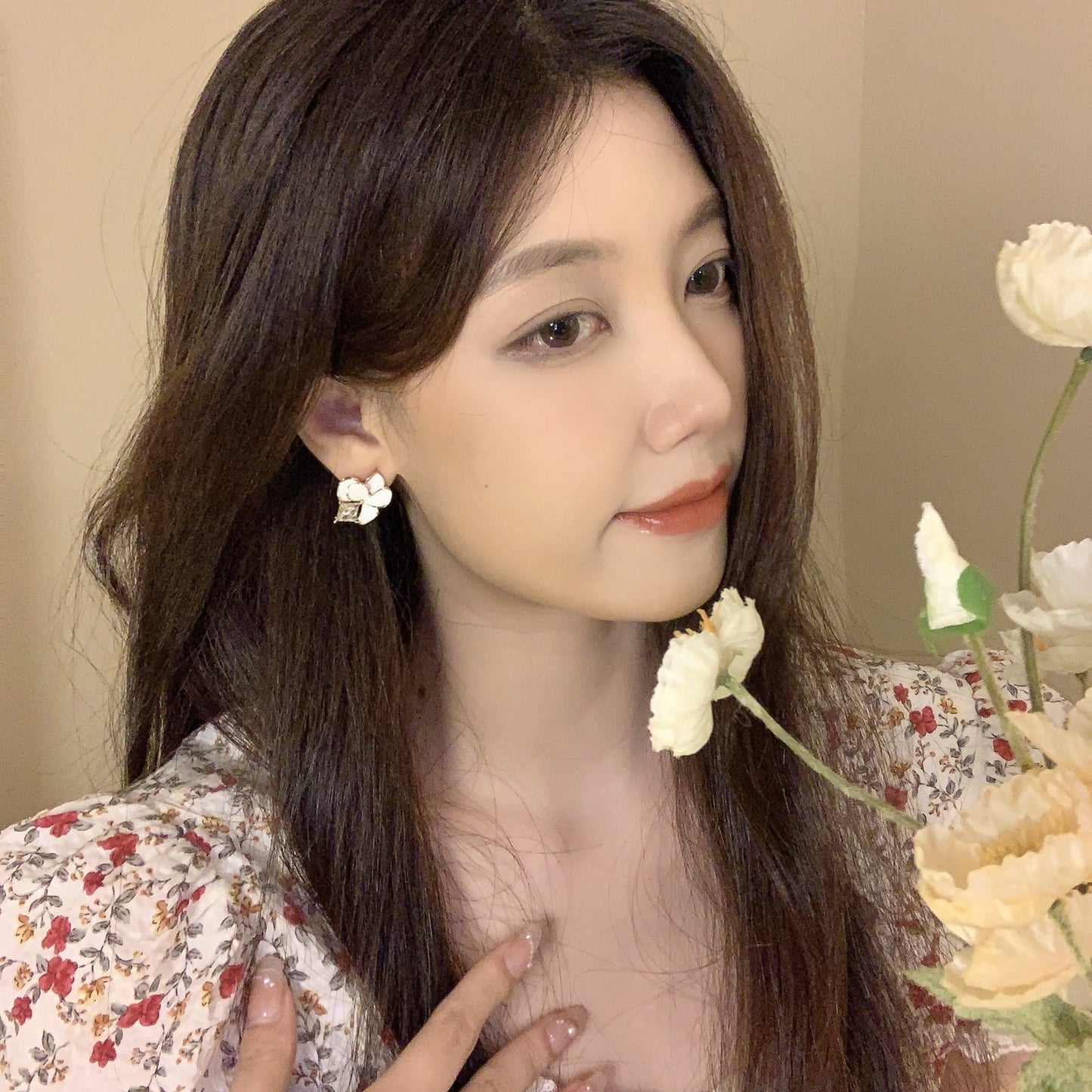 White Flower Stud Earrings For Women With 925 Sterling Silver Posts And Crystal Inlay Alloy Design