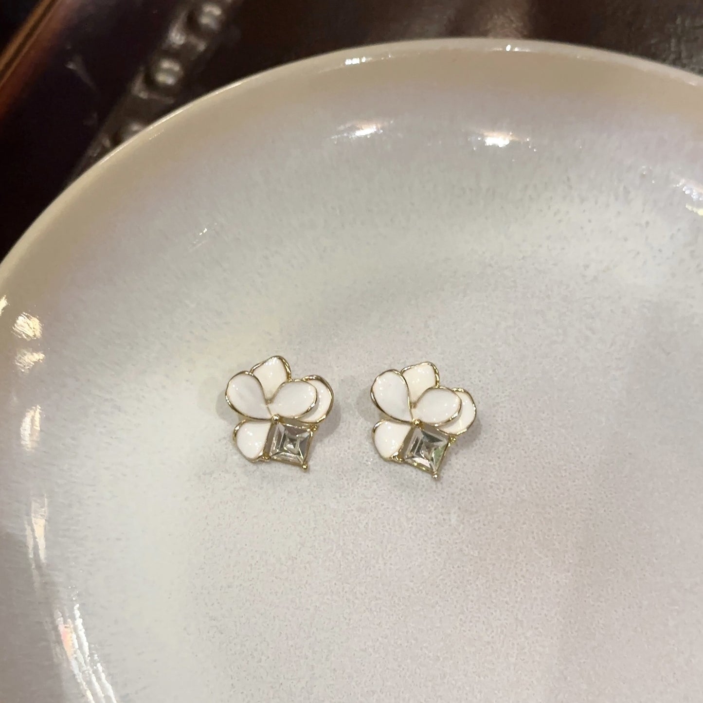 White Flower Stud Earrings For Women With 925 Sterling Silver Posts And Crystal Inlay Alloy Design